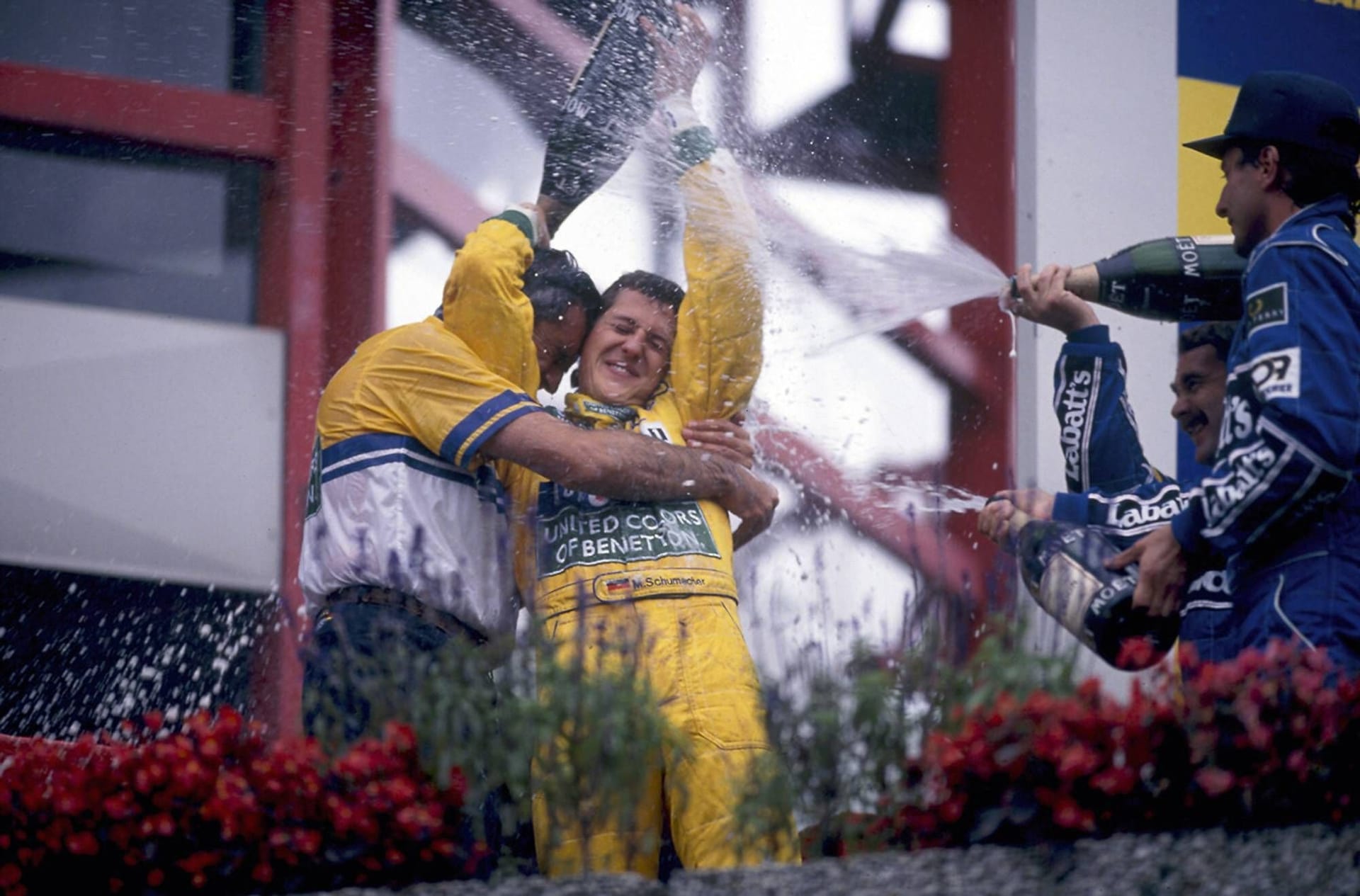 Michael Schumacher feiert mit Flavio Briatore: Im Benetton holte Schumacher zwei WM-Titel. Michael Schumacher feiert mit Flavio Briatore: Im Benetton holte Schumacher zwei WM-Titel.