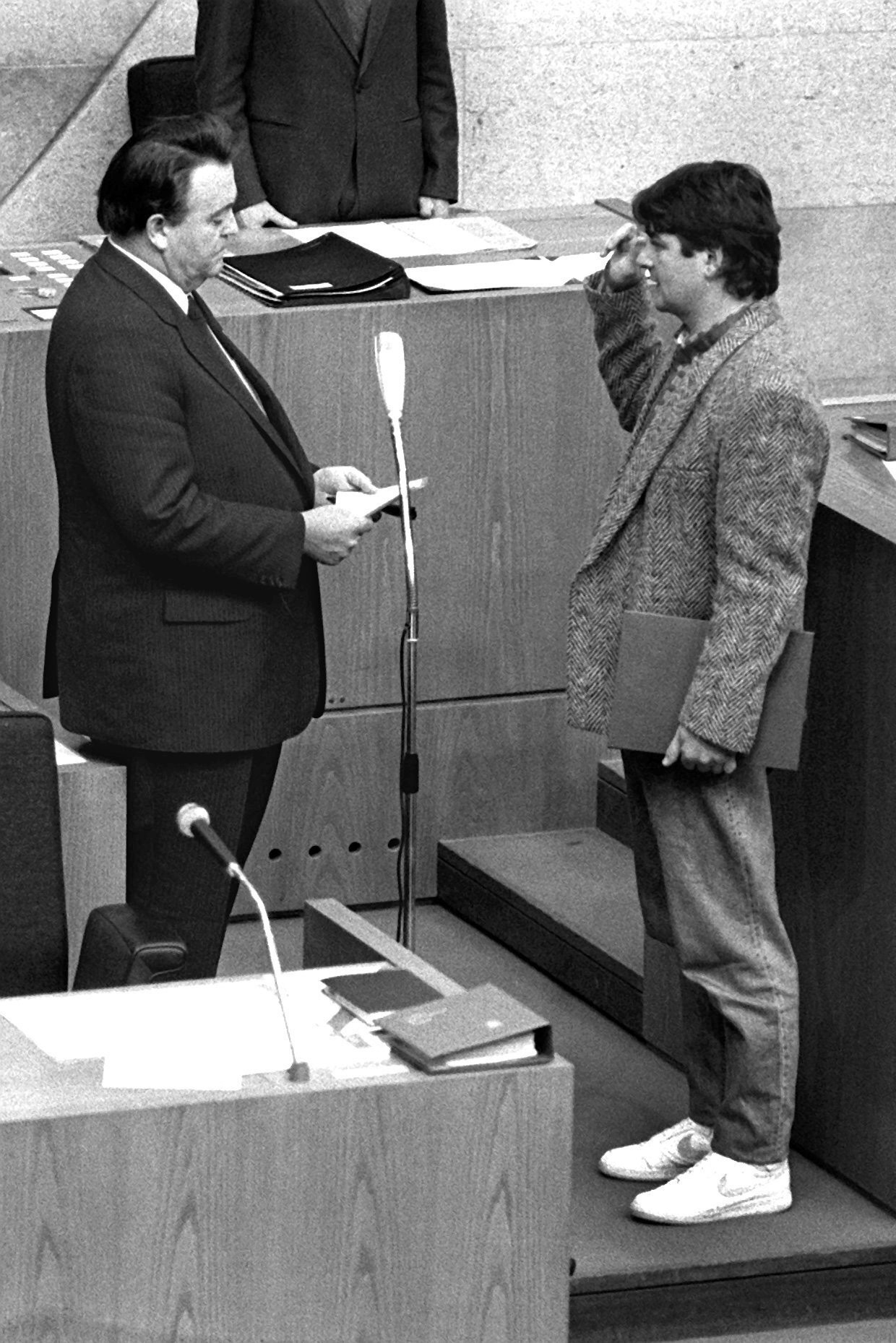„Turschnuhminister“ Joschka Fischer 1985 im hessischen Landtag in Wiesbaden