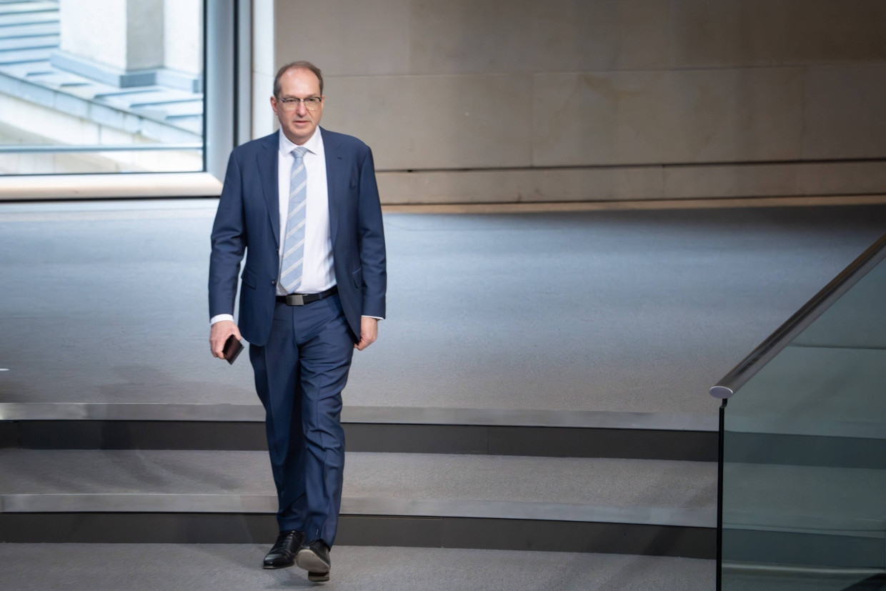 Bundesinnenminister Alexander Dobrindt im Bundestag am 16. Mai