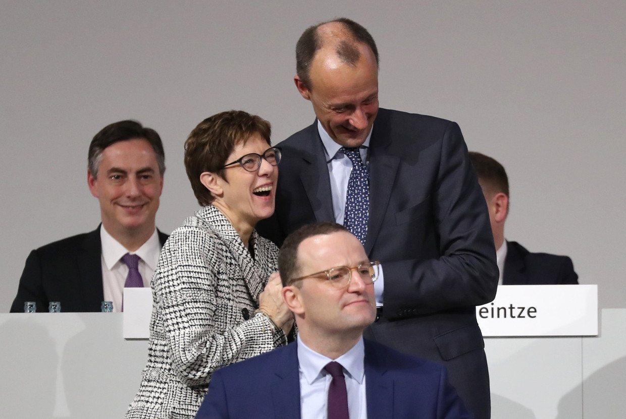 Kalibrierte Positionen: Merz im Kreise seiner Mitbewerber für den CDU-Parteivorsitz im Dezember 2018