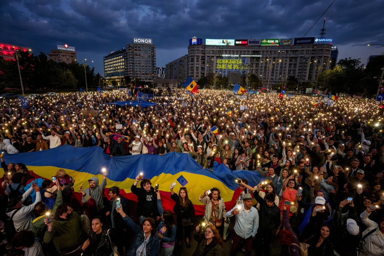 In den Städten ist Dan populär: Seine Anhänger versammelten sich am 11. Mai in Bukarest.