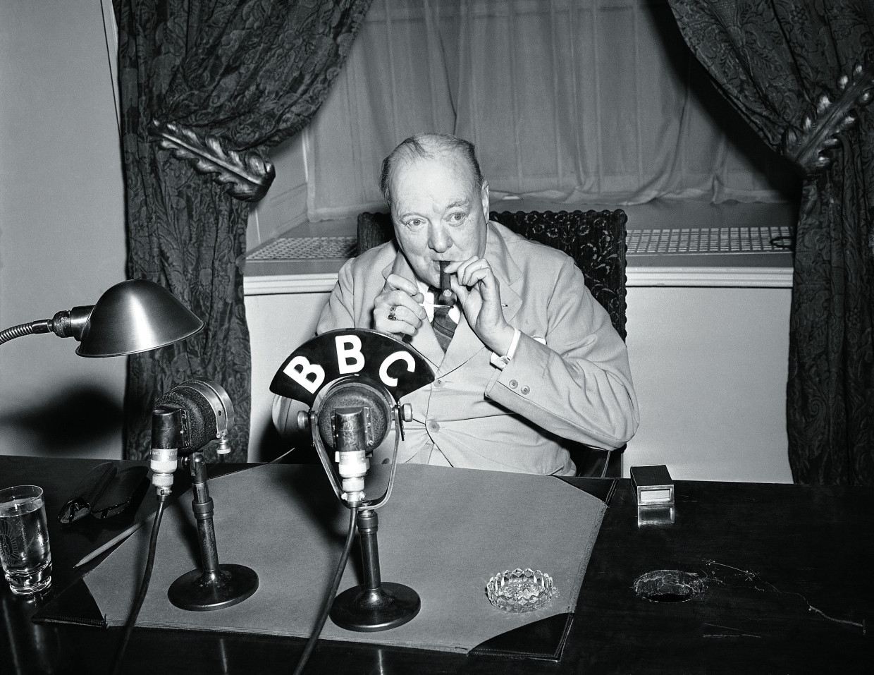 Er wünschte sich im hypothetischen Notfall für Deutschland einen Mann wie Hitler. Oder ist diese Geschichte, die Karlheinz Weißmann der Jugend erzählt, nur ein Teil des von Benjamin Hasselhorn erforschten Churchill-Mythos?