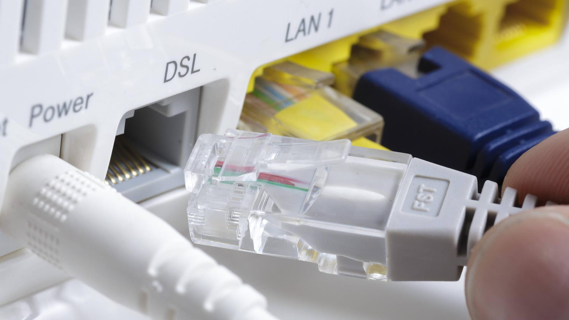 DSL-Anschluss: Das Fachmagazin connect hat die deutschen Festnetzanbieter einem Härtetest unterzogen. DSL-Anschluss: Das Fachmagazin connect hat die deutschen Festnetzanbieter einem Härtetest unterzogen.