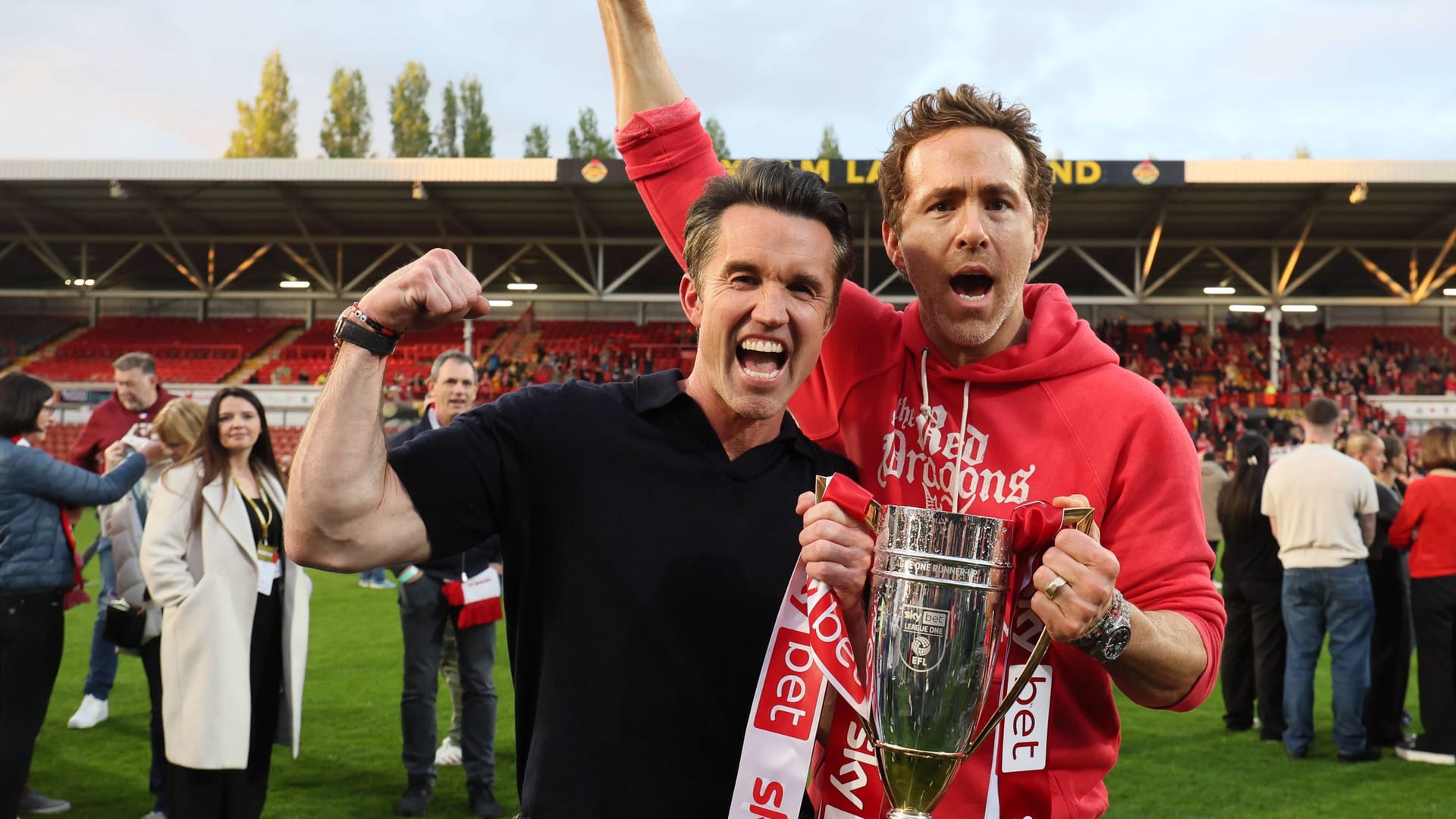 Rob McElhenney (l.) und Ryan Reynolds: Den beiden Schauspielern gehört der Klub. Rob McElhenney (l.) und Ryan Reynolds: Den beiden Schauspielern gehört der Klub.