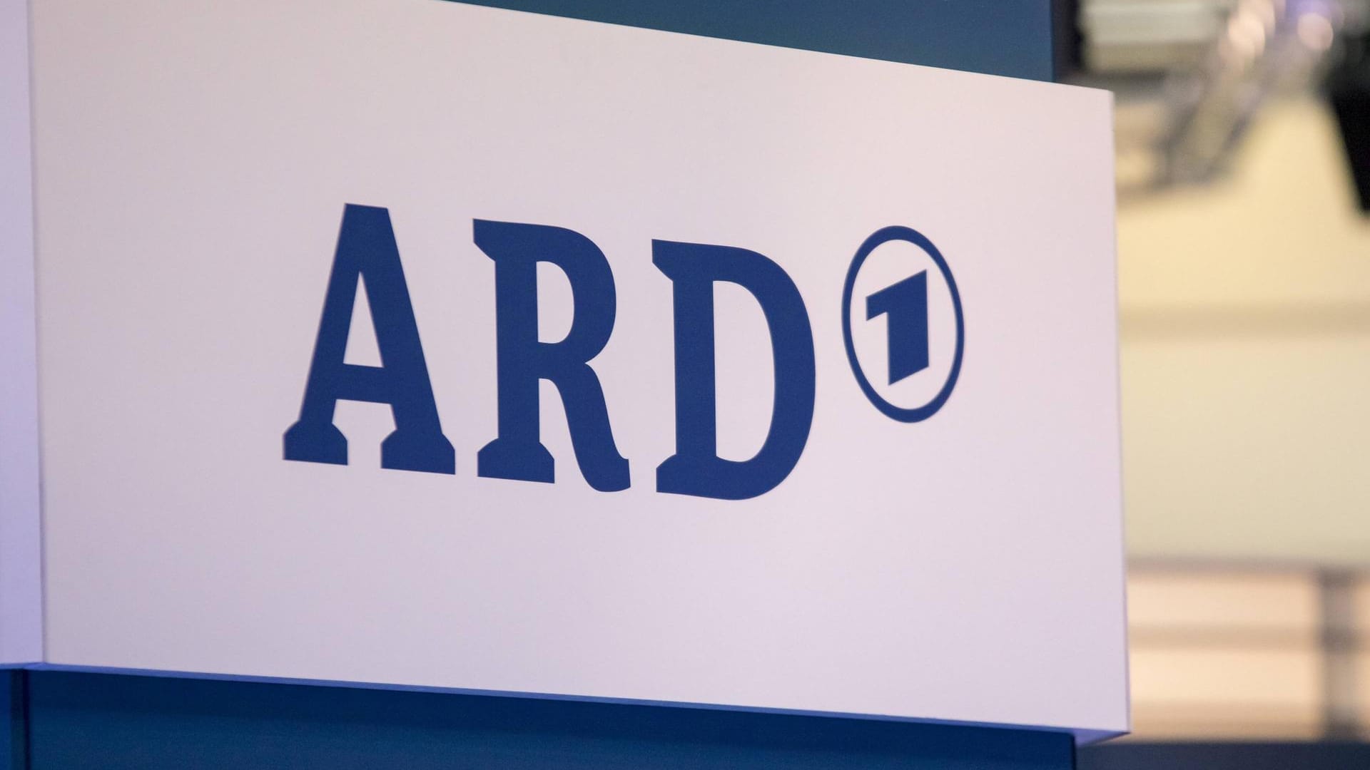 Das Logo der Arbeitsgemeinschaft der öffentlich-rechtlichen Rundfunkanstalten der Bundesrepublik Deutschland (ARD) (Symbolbild): Mehr als 30 Stunden Literatur mit über 50 Autoren sollen zu sehen und hören sein. Das Logo der Arbeitsgemeinschaft der öffentlich-rechtlichen Rundfunkanstalten der Bundesrepublik Deutschland (ARD) (Symbolbild): Mehr als 30 Stunden Literatur mit über 50 Autoren sollen zu sehen und hören sein.
