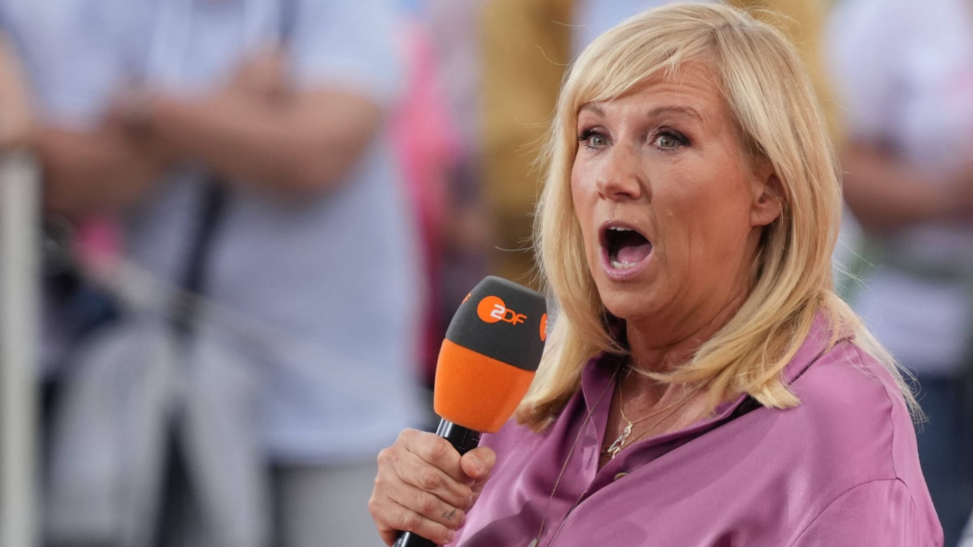 Andrea Kiewel: Seit mehr als 20 Jahren moderiert sie den "ZDF-Fernsehgarten". Andrea Kiewel: Seit mehr als 20 Jahren moderiert sie den "ZDF-Fernsehgarten".
