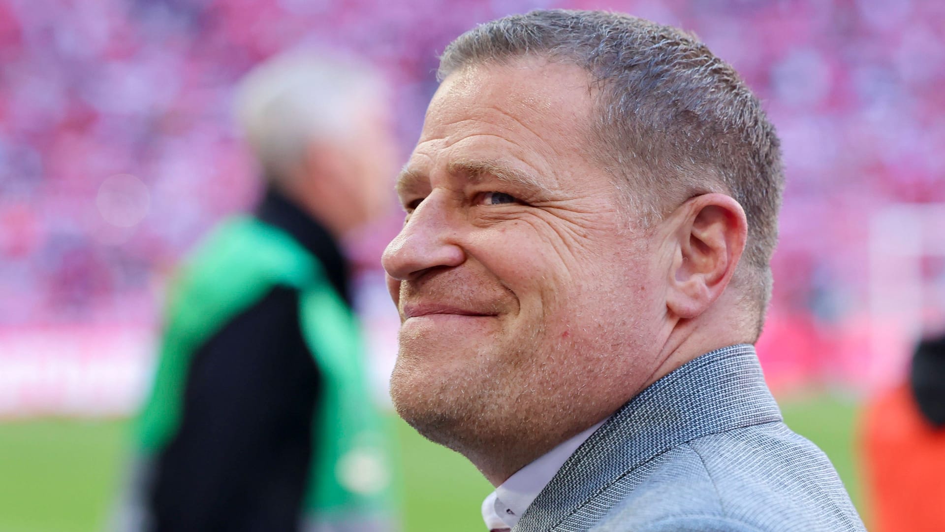 Max Eberl: Der Sportvorstand des FC Bayern darf wohl einen neuen Spieler holen. Max Eberl: Der Sportvorstand des FC Bayern darf wohl einen neuen Spieler holen.