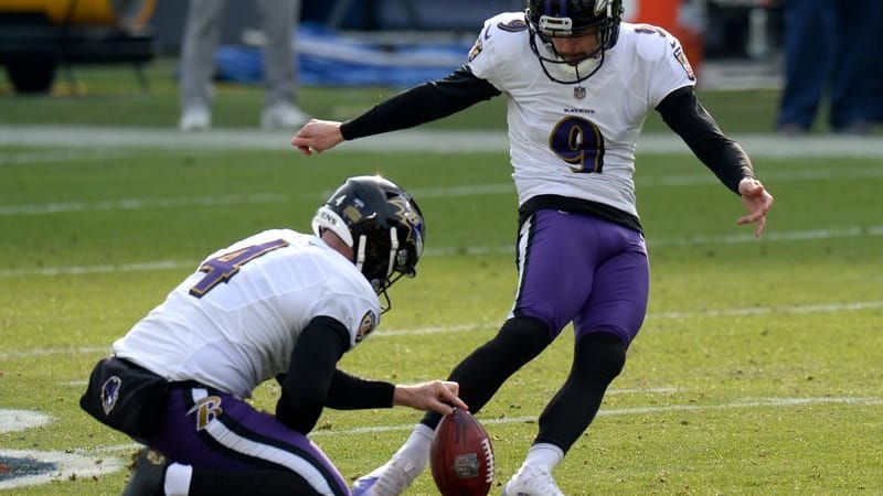 Baltimore Ravens Kicker Justin Tucker (r.) zählt auf seiner Position zu den Superstars der NFL. Baltimore Ravens Kicker Justin Tucker (r.) zählt auf seiner Position zu den Superstars der NFL.