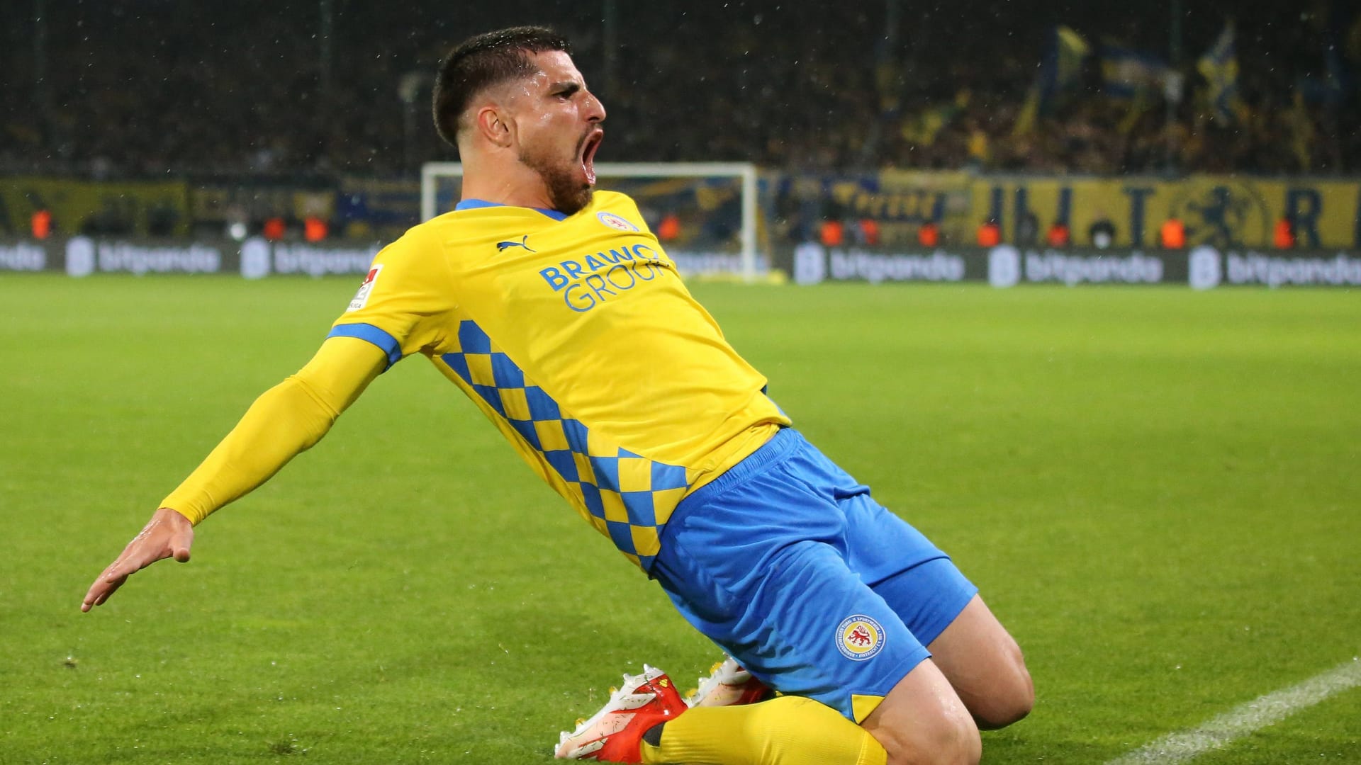 Fabio Di Michele Sanchez jubelt: Er erzielt den entscheidenden Treffer für Eintracht Braunschweig. Fabio Di Michele Sanchez jubelt: Er erzielt den entscheidenden Treffer für Eintracht Braunschweig.