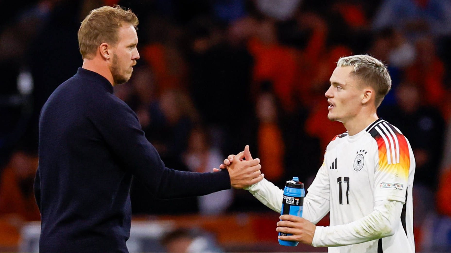 Bundestrainer Julian Nagelsmann (l.) muss auch auf Florian Wirtz im kommenden Spiel verzichten. Bundestrainer Julian Nagelsmann (l.) muss auch auf Florian Wirtz im kommenden Spiel verzichten.