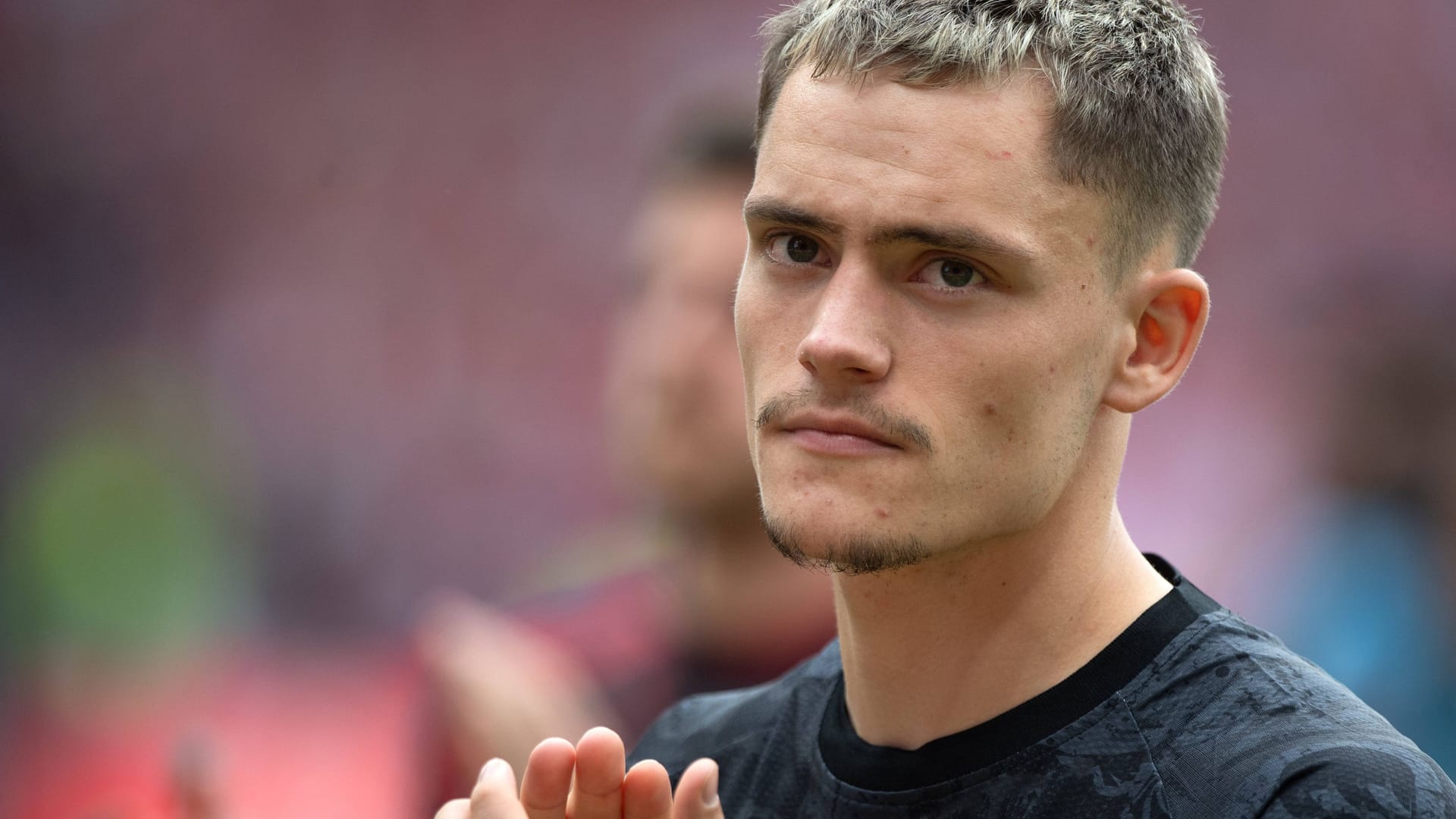 Florian Wirtz: Er hat in Leverkusen noch Vertrag bis 2027. Florian Wirtz: Er hat in Leverkusen noch Vertrag bis 2027.