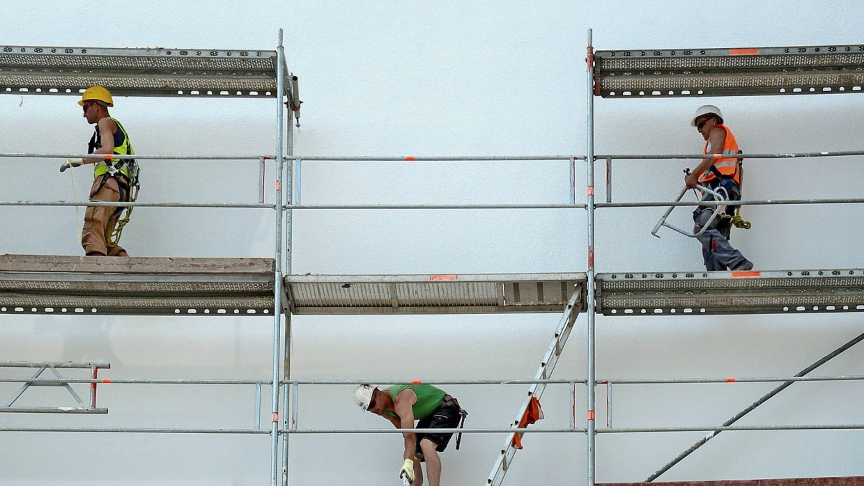 Mängelrüge: Wenn viele Handwerker auf der Baustelle aktiv sind, schiebt mancher die Schuld auf andere.