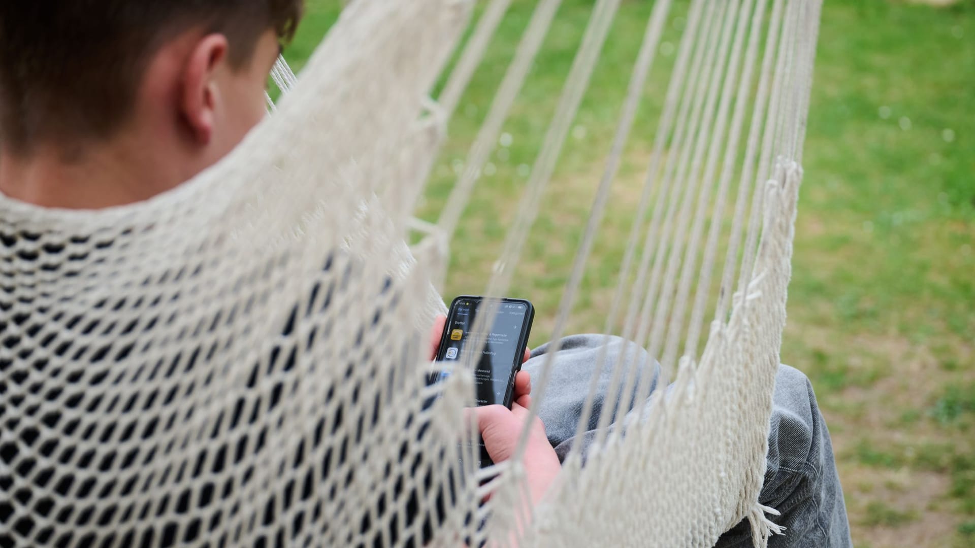 Symbolbild - Smartphone-Nutzung bei Kindern Symbolbild - Smartphone-Nutzung bei Kindern