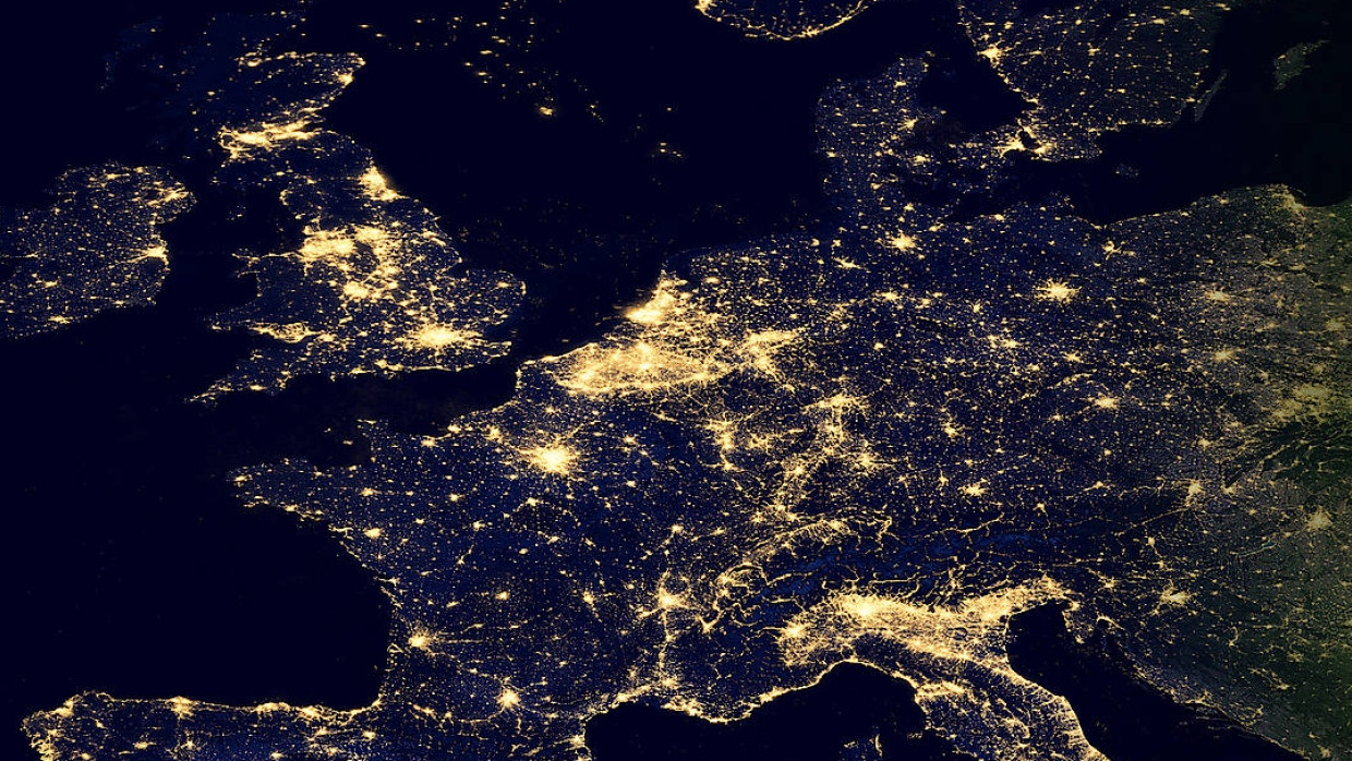 Zwischen den Zentren Europas sollen mehr Daten fließen – und weniger den Weg über den Atlantik nehmen. So zumindest lautet der Plan der Politik.