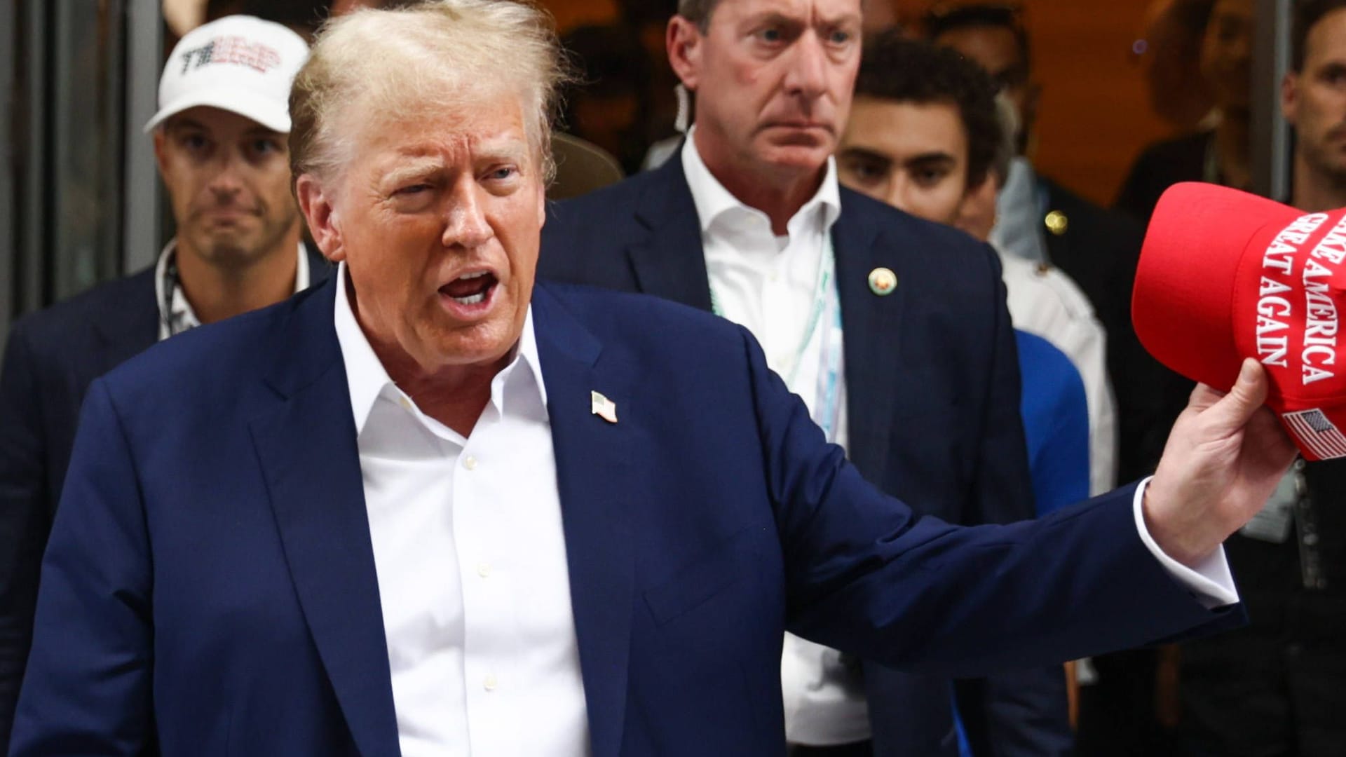 Donald Trump beim Großen Preis von Miami vor einem Jahr: Der US-Präsident könnte auch an diesem Wochenende wieder vorbeischauen. Donald Trump beim Großen Preis von Miami vor einem Jahr: Der US-Präsident könnte auch an diesem Wochenende wieder vorbeischauen.