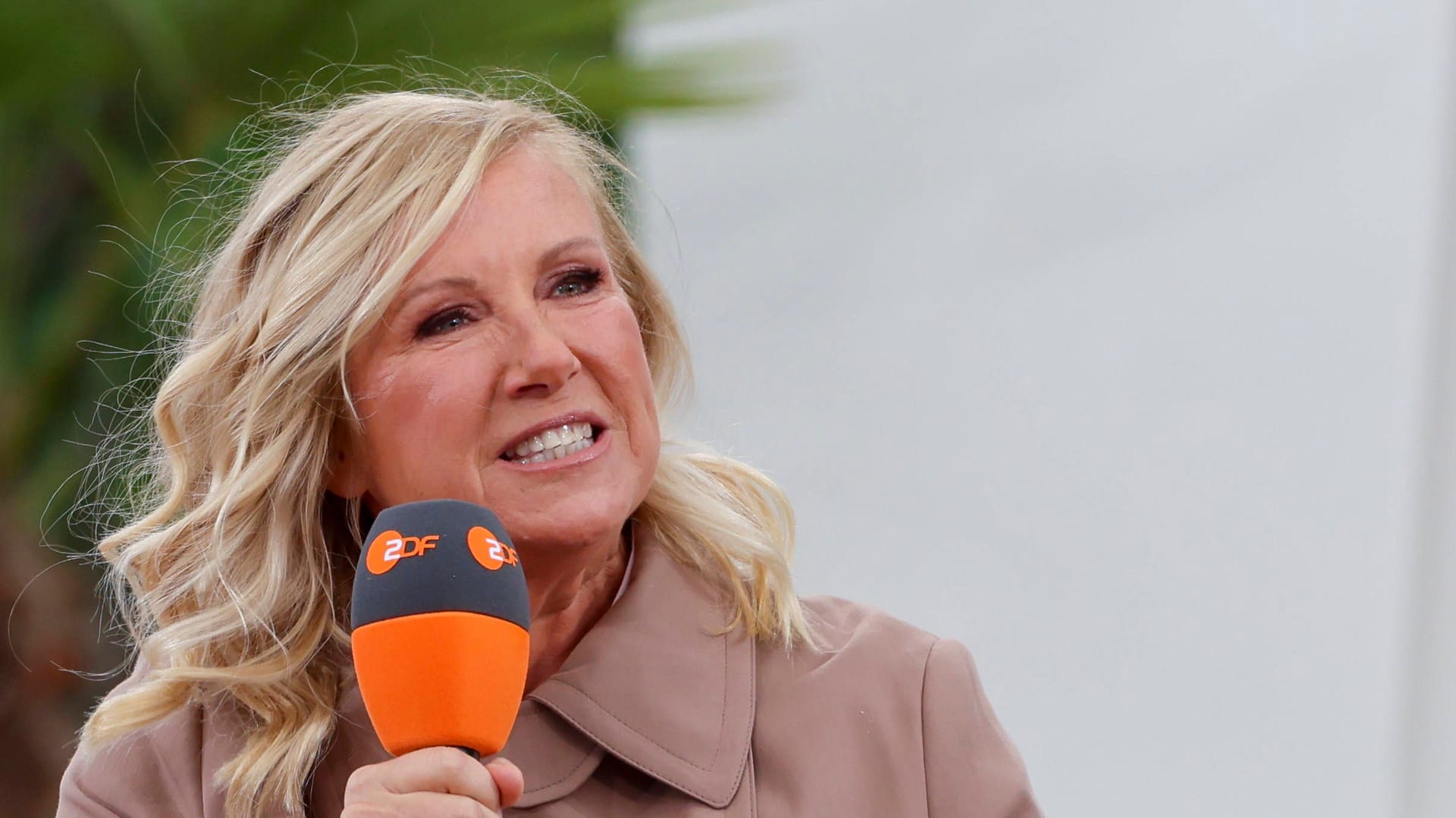 Andrea Kiewel: Sie moderiert den "ZDF-Fernsehgarten". Andrea Kiewel: Sie moderiert den "ZDF-Fernsehgarten".