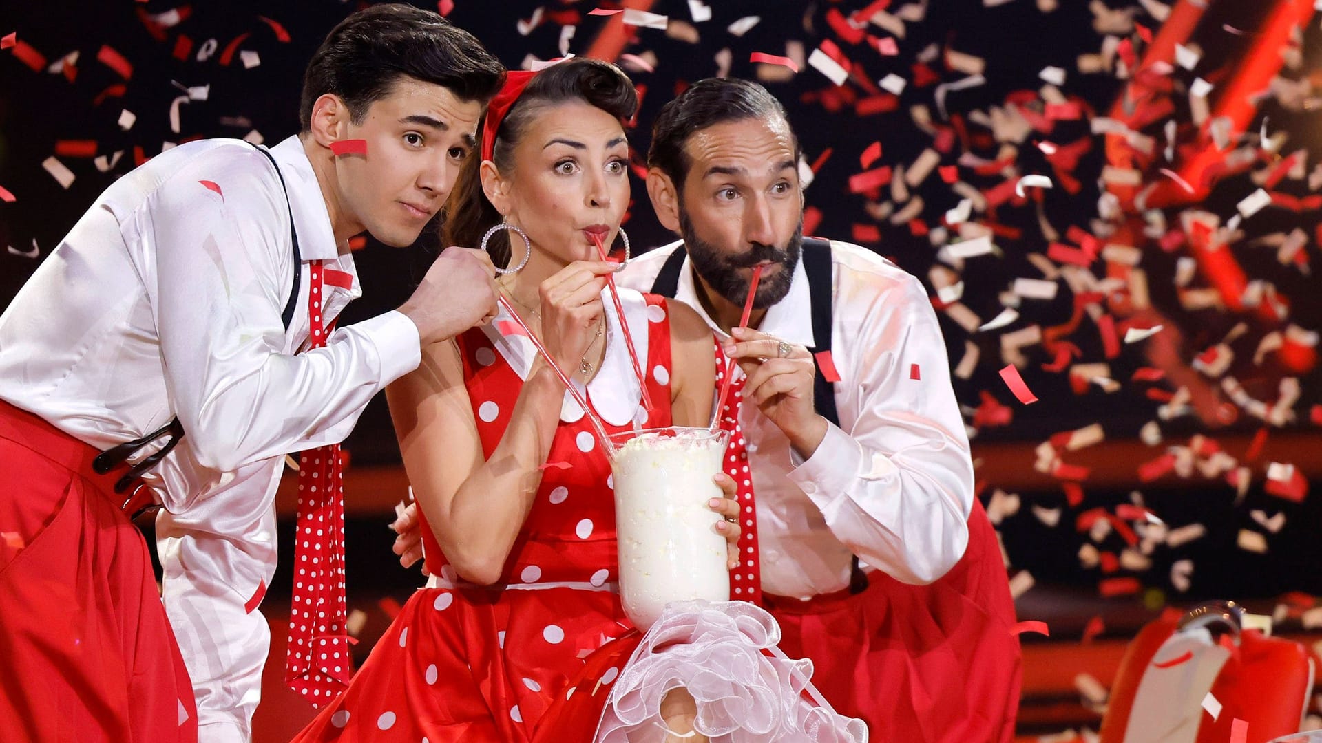 Diego Pooth, Ekaterina Leonova und Massimo Sinató: Letzterer kann nicht beim Finale der 18. "Let's Dance"-Staffel dabei sein. Diego Pooth, Ekaterina Leonova und Massimo Sinató: Letzterer kann nicht beim Finale der 18. "Let's Dance"-Staffel dabei sein.
