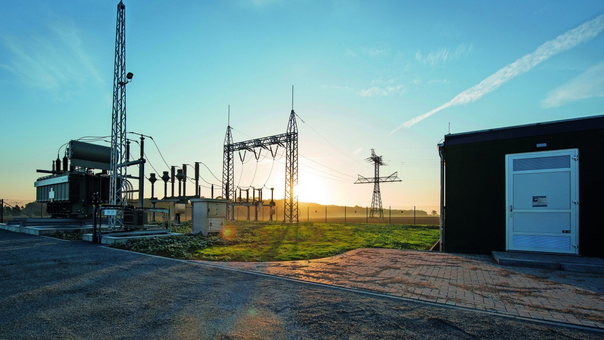 Das Umspannwerk Klein Lehmhagen in Mecklenburg-Vorpommern wurde 2018 eröffnet, um Netzkapazität für einen nahe gelegenen Windpark zu schaffen.