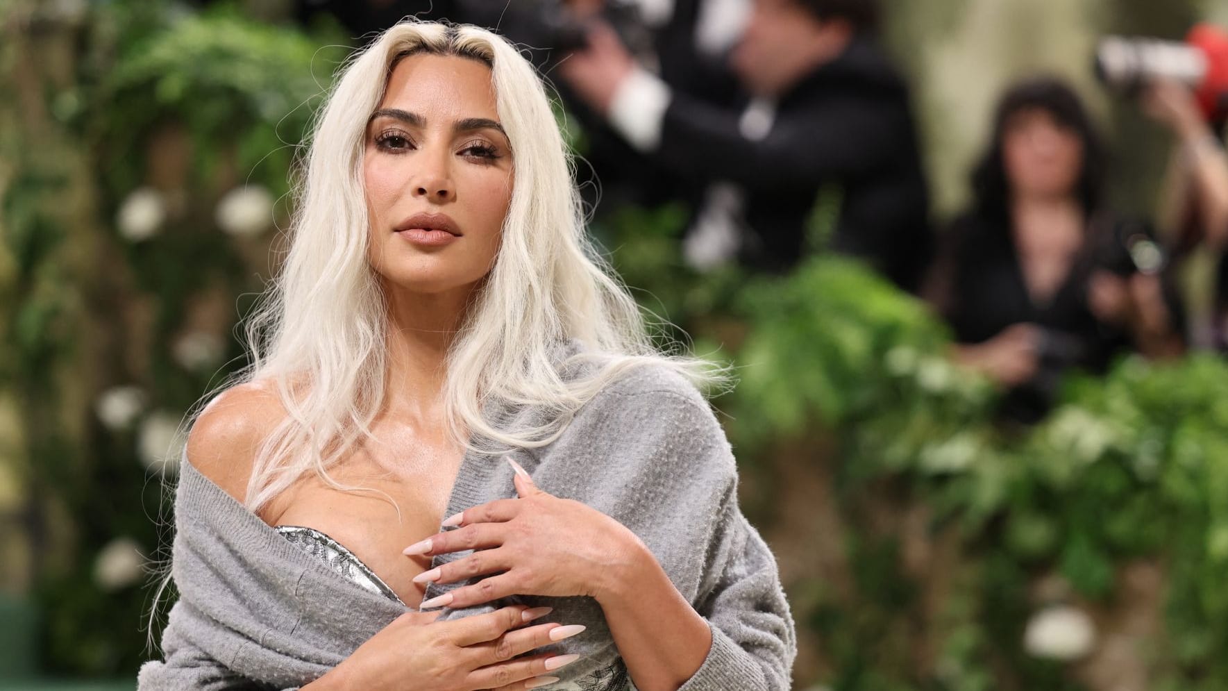 Kim Kardashian: Sie wurde 2016 in Paris überfallen. Kim Kardashian: Sie wurde 2016 in Paris überfallen.