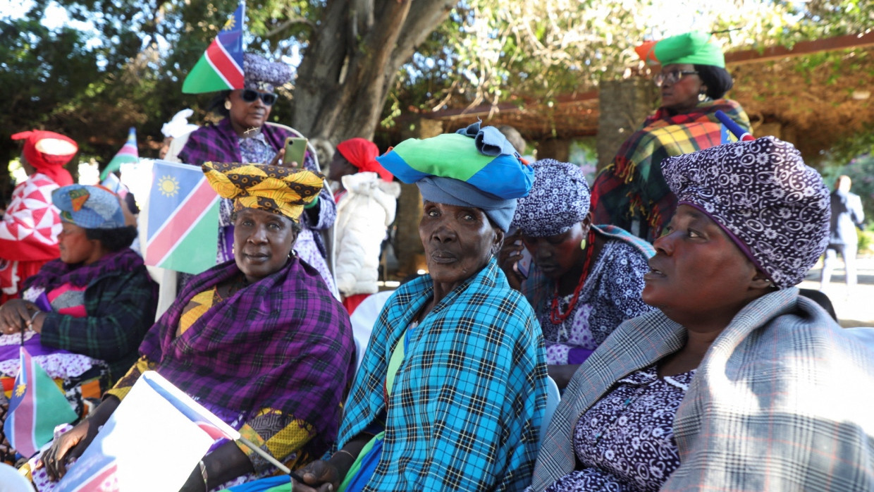 Menschen in Namibia am ersten Gedenktag für den Völkermord an den Herero und Nama in der Hauptstadt Windhuk