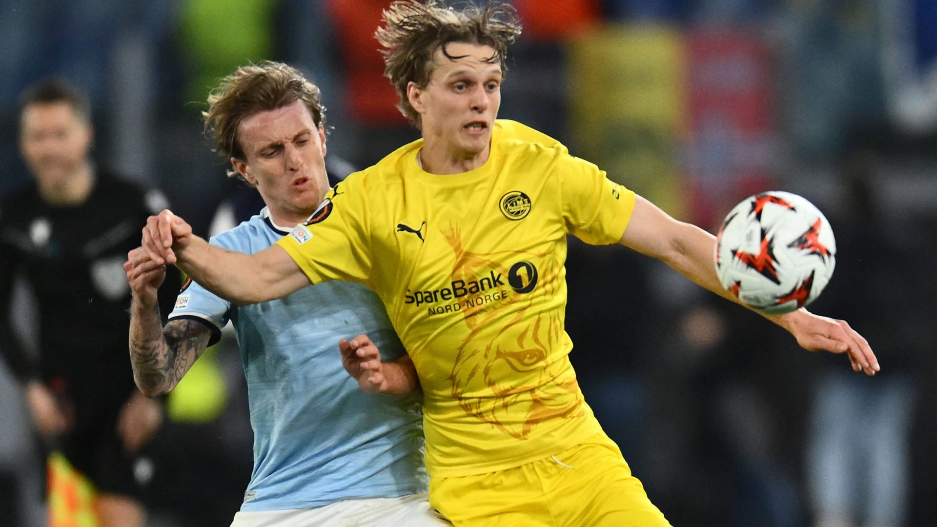 Ulrik Saltnes (r., hier gegen Lazios Nicolo Rovella) trägt seit der Jugend das Trikot von Bodø/Glimt und ist einer der Führungsspieler des norwegischen Meisters. Ulrik Saltnes (r., hier gegen Lazios Nicolo Rovella) trägt seit der Jugend das Trikot von Bodø/Glimt und ist einer der Führungsspieler des norwegischen Meisters.