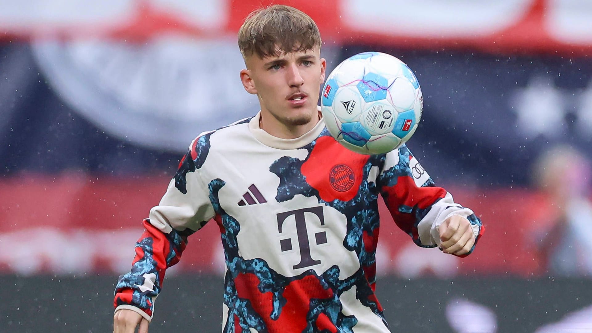 Lennart Karl: Der 17-Jährige weckt beim FC Bayern große Hoffnungen. Lennart Karl: Der 17-Jährige weckt beim FC Bayern große Hoffnungen.