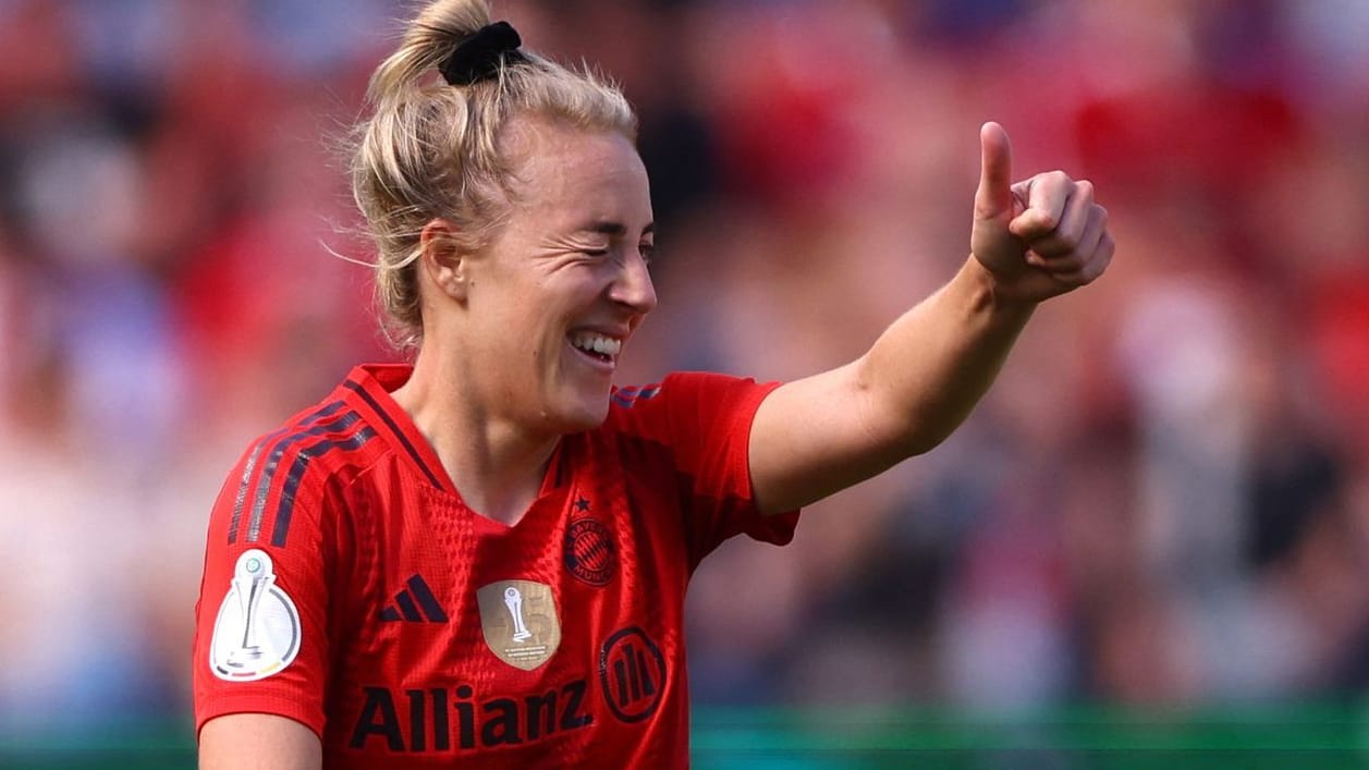 Daumen hoch: Carolin Simon nach ihrem Treffer zum 2:0. Daumen hoch: Carolin Simon nach ihrem Treffer zum 2:0.