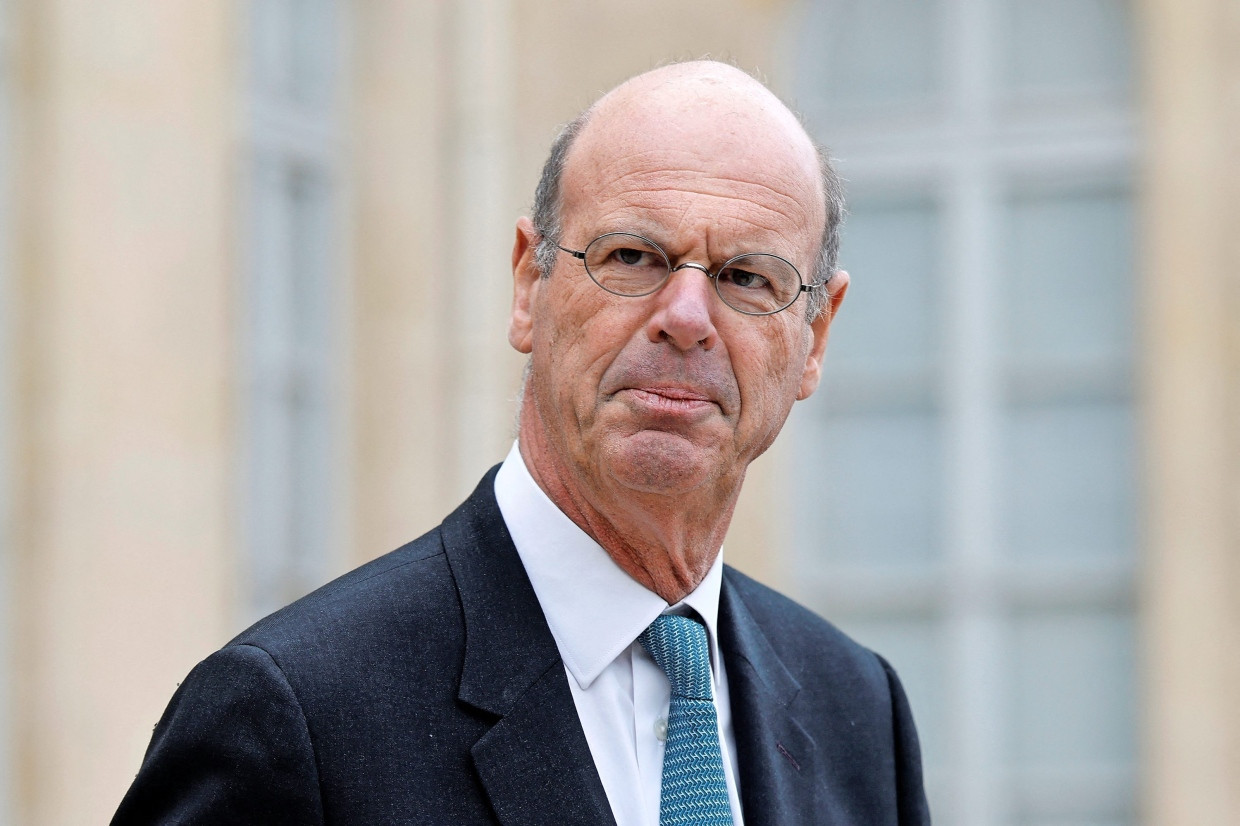 Frankreichs Superminister: Éric Lombard (67) ist seit Dezember im Kabinett von Premier Bayrou zuständig für Finanzen, Wirtschaft sowie „industrielle und digitale Souveränität“. Er verbrachte den Großteil seiner Karriere im privaten Bank- und Versicherungswesen und steht politisch in der Tradition des ehemaligen sozialistischen Premiers Michel Rocard.