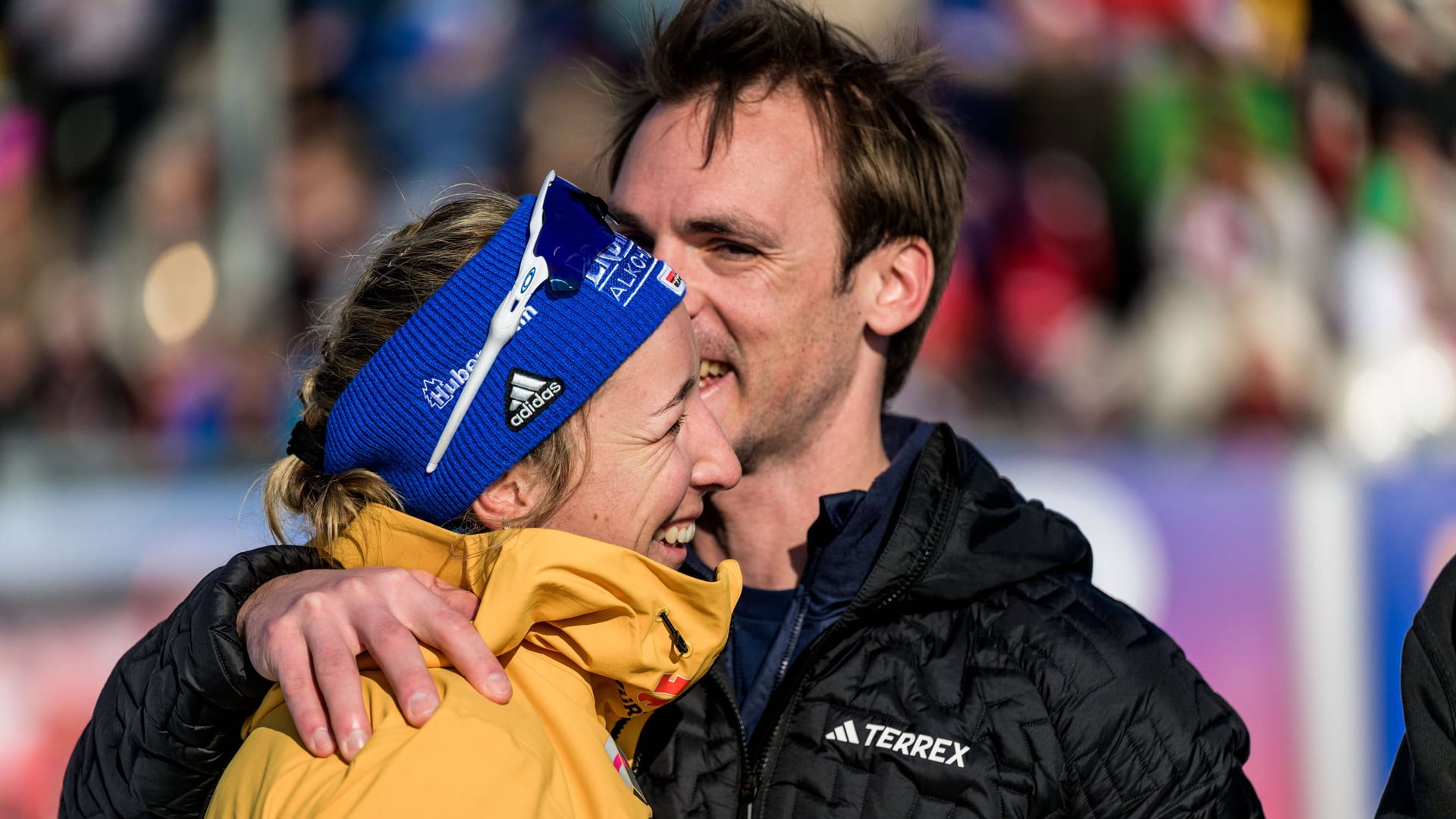 Franziska Preuß und Simon Schempp (r.): Er war früher auch Biathlet. Franziska Preuß und Simon Schempp (r.): Er war früher auch Biathlet.
