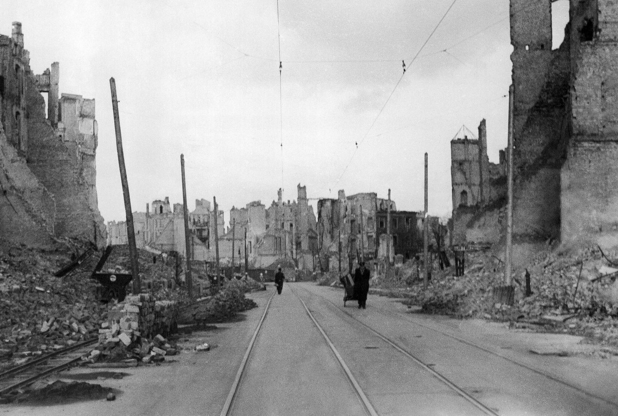 Die Nettelbeckstraße in der Nähe des Wittenbergplatzes im April 1945