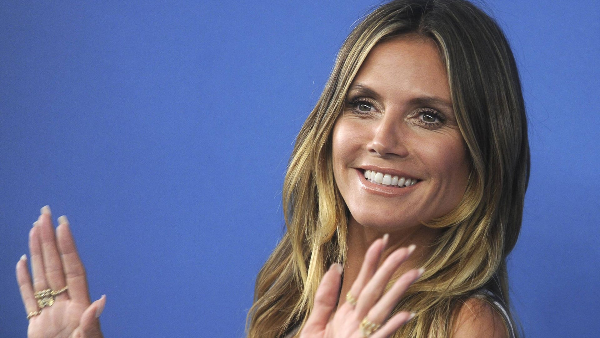 Heidi Klum: Ihre "Germany's Next Topmodel"-Kandidaten ließen die Hüllen fallen. Heidi Klum: Ihre "Germany's Next Topmodel"-Kandidaten ließen die Hüllen fallen.