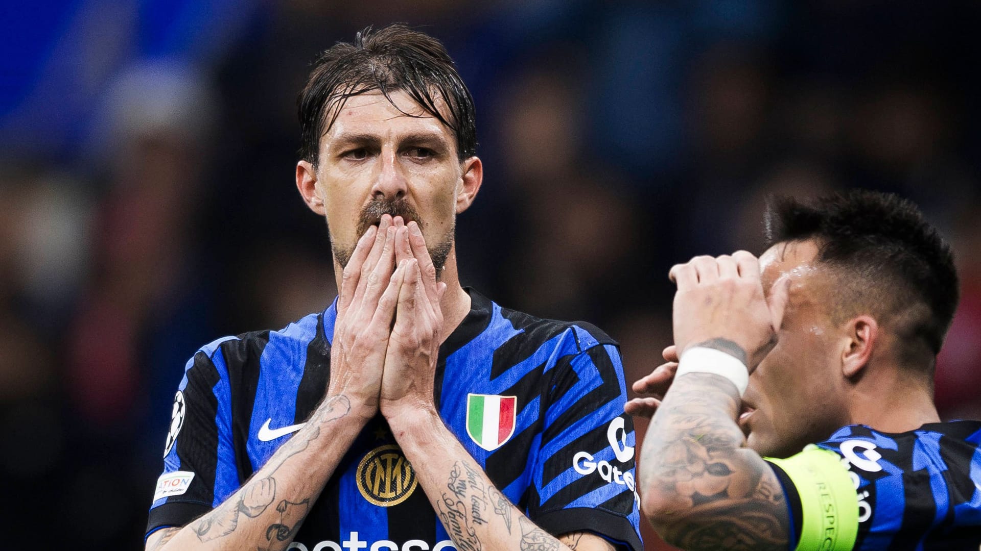 Francesco Acerbi (l.): Er wurde im Champions-League-Halbfinale wohl bespuckt. Francesco Acerbi (l.): Er wurde im Champions-League-Halbfinale wohl bespuckt.
