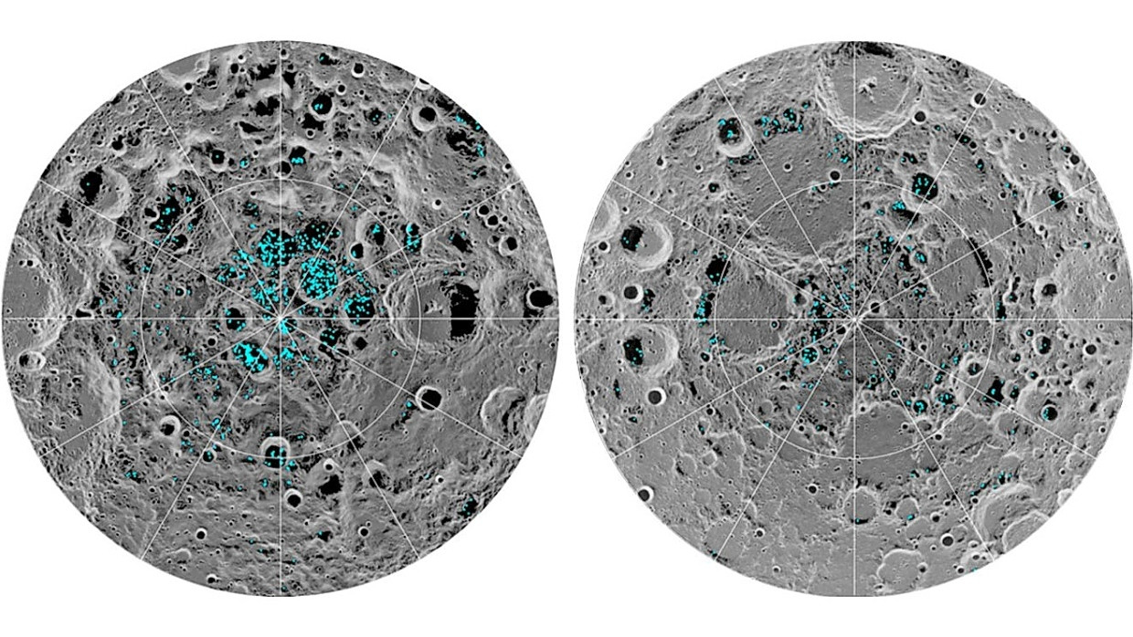 Polarforschung: Die Regionen um den Südpol (links) und den Nordpol (rechts) des Mondes jenseits des 80. Breitengrades. Blau eingefärbt die Pixel, in denen die M3-Infrarotkamera an Bord der Sonde Chandraya-an-1 spektroskopische Spuren von Wassereis fand.