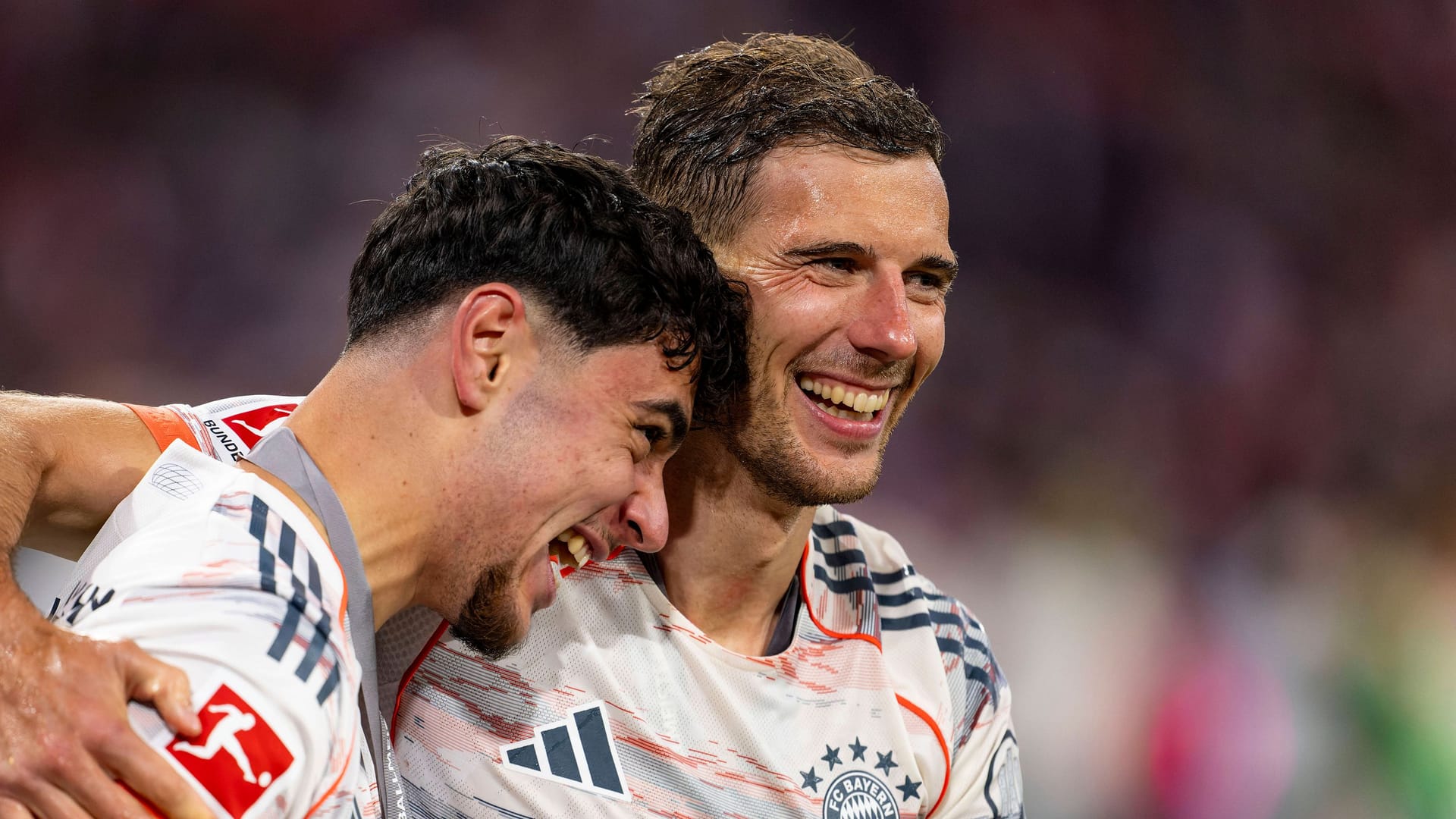 Aleksandar Pavlović (l.) und Leon Goretzka: Die Münchner feiern ihre Meisterschaft. Aleksandar Pavlović (l.) und Leon Goretzka: Die Münchner feiern ihre Meisterschaft.
