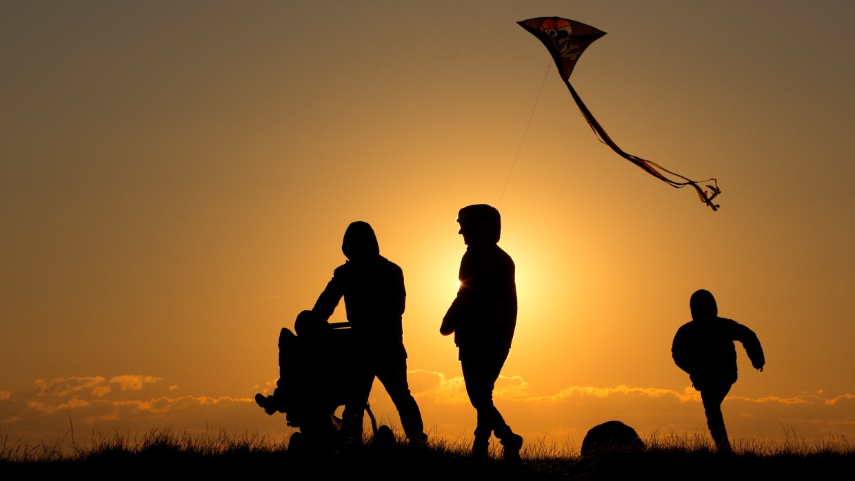 Zeit für die Kinder: Eine Familie in Westerhever in Schleswig Holstein