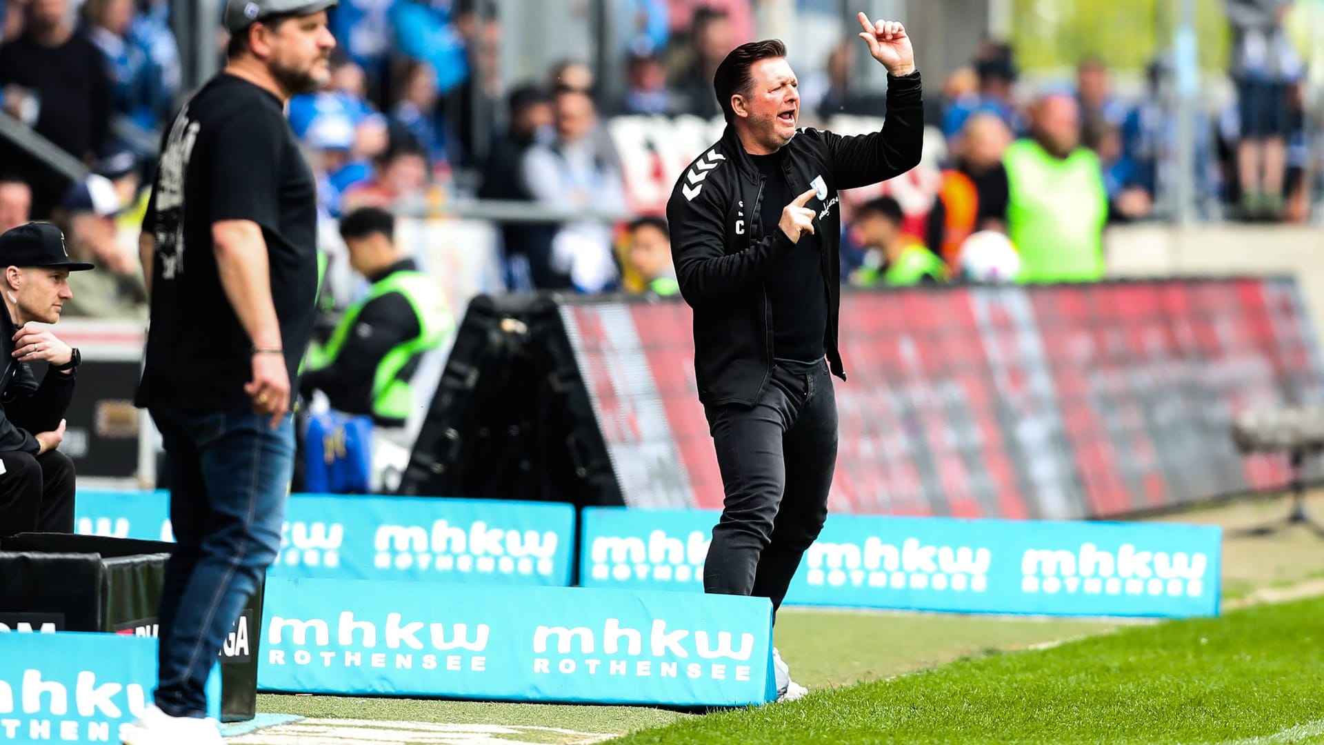 Steffen Baumgart (l.) coacht neben Christian Titz (Archivbild): Der Trainer des 1. FC Magdeburg, 2018 Chef der HSV-Profis, beschäftigt sich mit einem Wechsel. Steffen Baumgart (l.) coacht neben Christian Titz (Archivbild): Der Trainer des 1. FC Magdeburg, 2018 Chef der HSV-Profis, beschäftigt sich mit einem Wechsel.