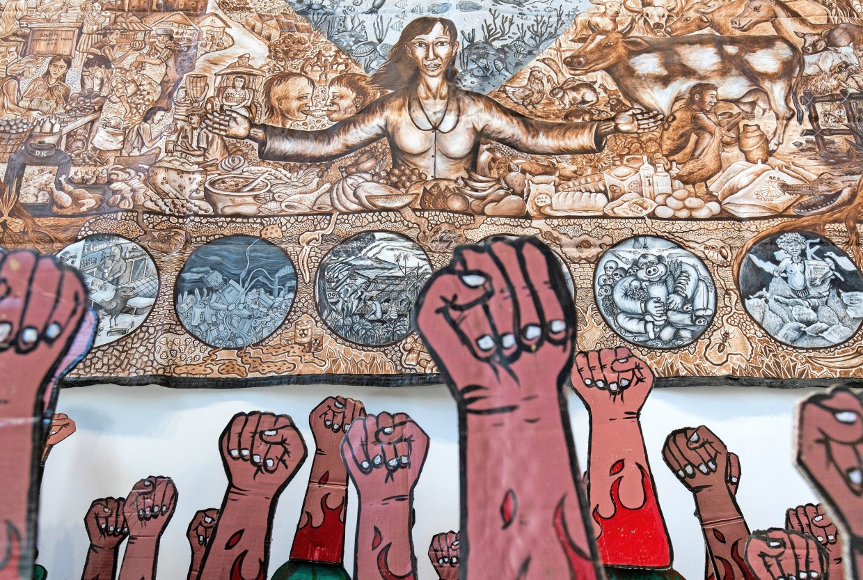 Faustpfandleihgaben für einen Sommer: Auf der Documenta fifteen war auch im Hallenbad Ost ein Werk des indonesischen Kollektivs Taring Padi ausgestellt.