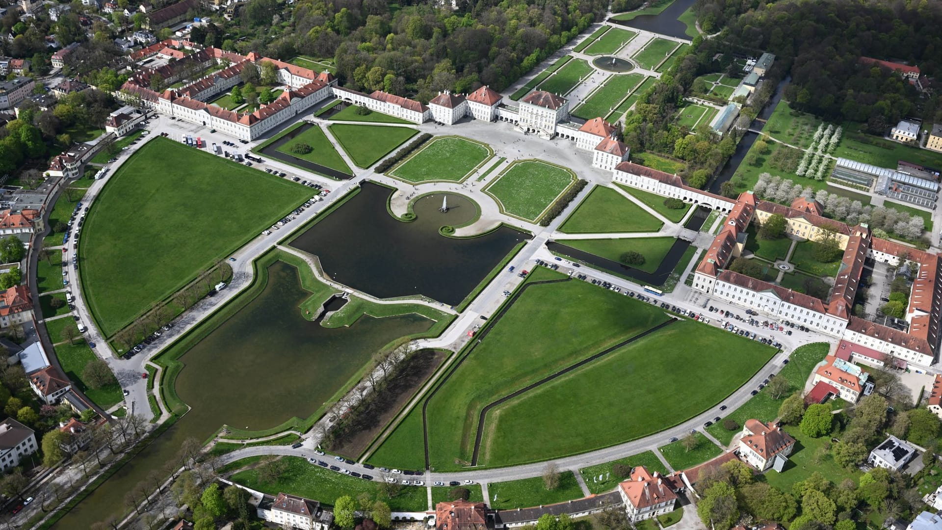 Zeppelinflug über Schloss Nymphenburg Zeppelinflug über Schloss Nymphenburg