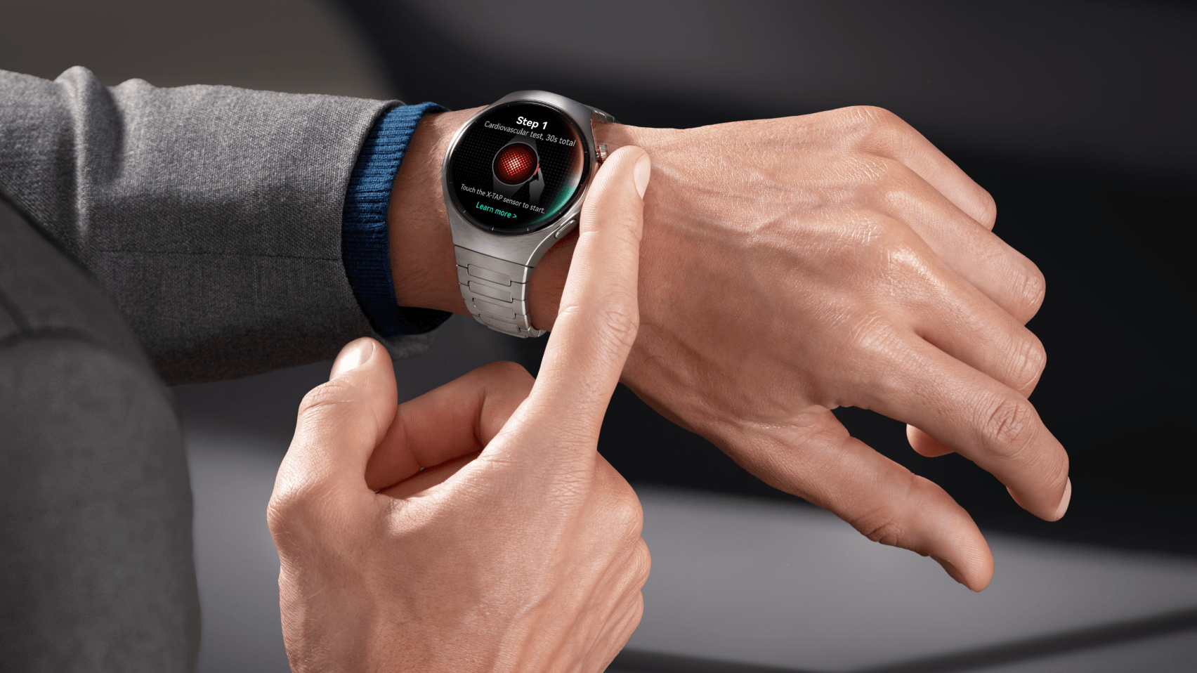 Huawei Watch 5: Der neue X-TAP-Sensor erstellt einen Gesundheitsbericht mit bis zu zehn Messwerten. Huawei Watch 5: Der neue X-TAP-Sensor erstellt einen Gesundheitsbericht mit bis zu zehn Messwerten.