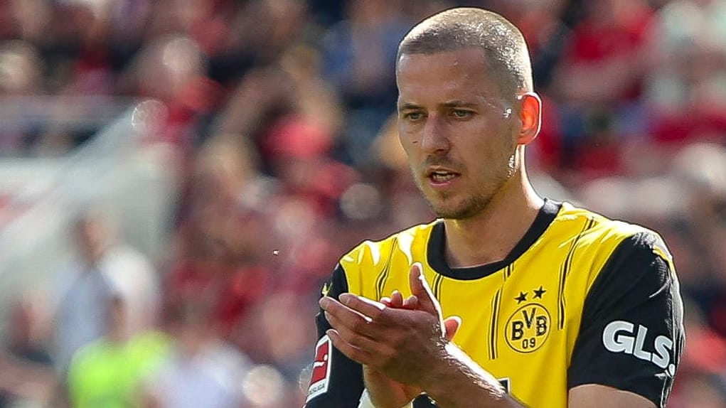Waldemar Anton: Er kam im Juli des vergangenen Jahres aus Stuttgart zum BVB. Waldemar Anton: Er kam im Juli des vergangenen Jahres aus Stuttgart zum BVB.