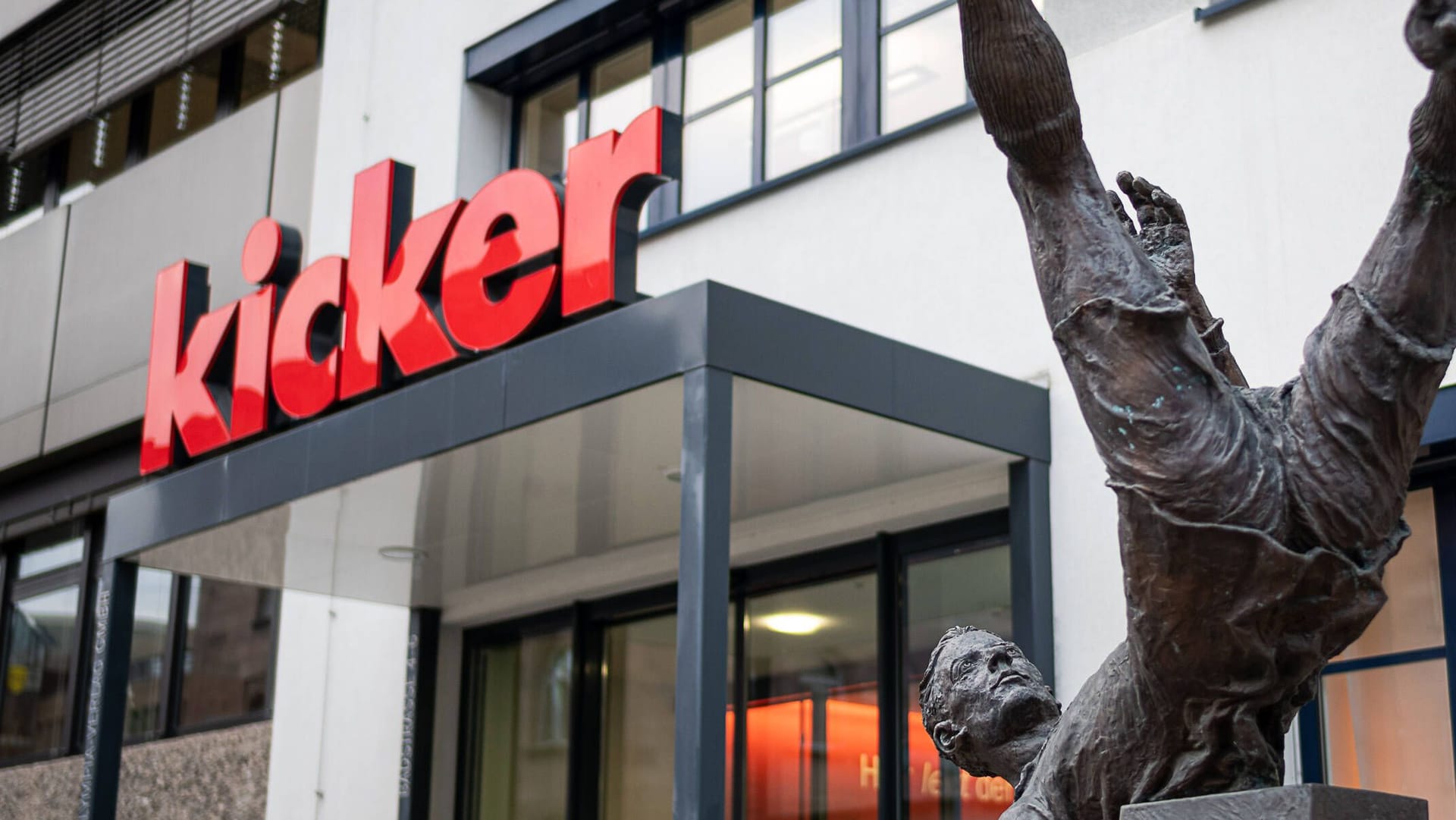 Der Eingang beim Gebäude des "Kicker": An der Spitze des Magazins kommt es zu einem Personalwechsel.