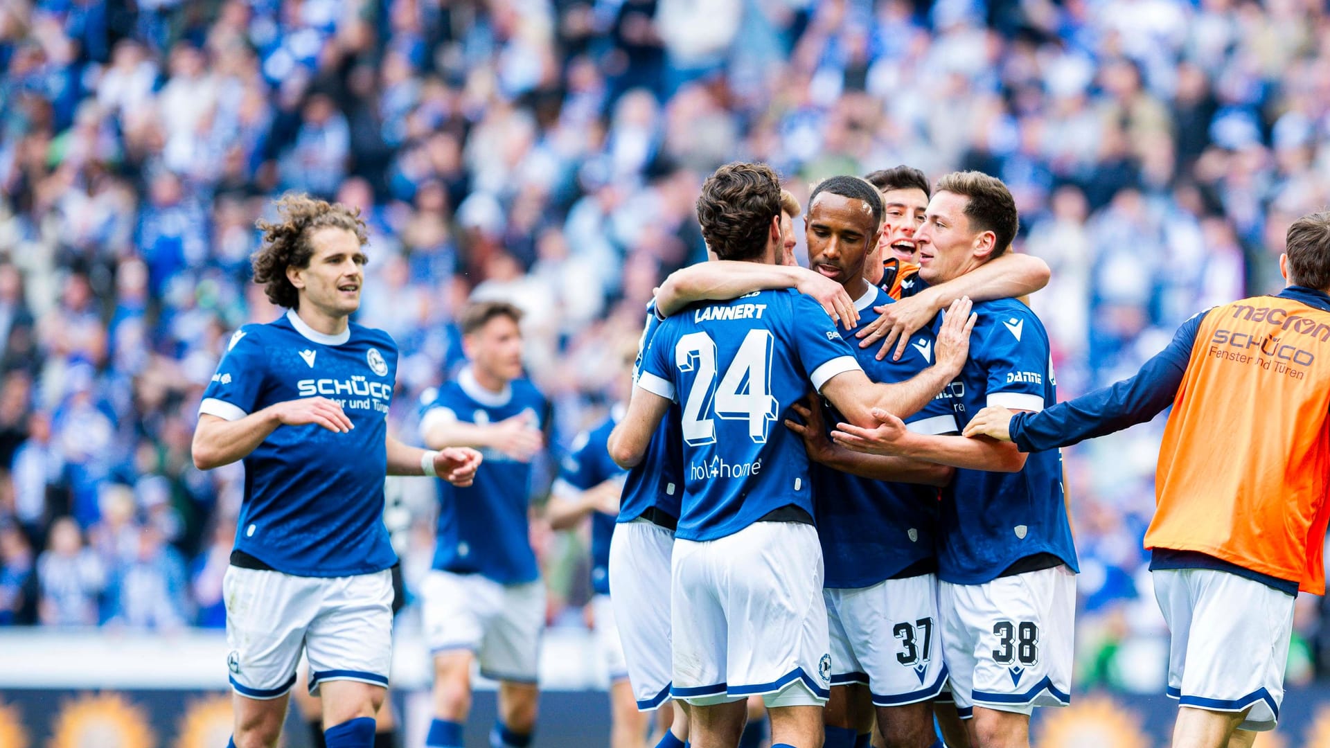 Die Mannschaft ist erfolgreich: Nun will Bielefeld auch das Pokalfinale gewinnen. Die Mannschaft ist erfolgreich: Nun will Bielefeld auch das Pokalfinale gewinnen.