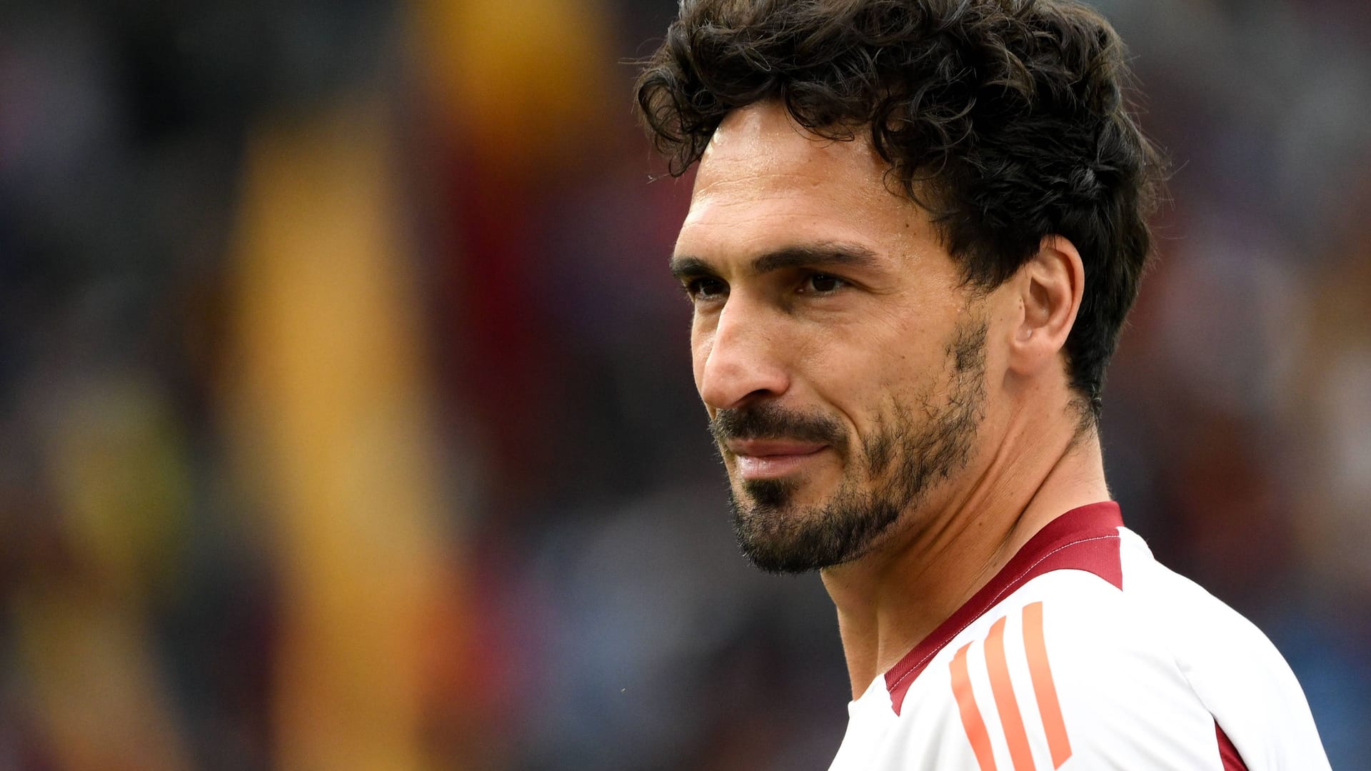 Mats Hummels: Nach einer Saison bei AS Rom beendet der Weltmeister von 2014 seine Karriere. Mats Hummels: Nach einer Saison bei AS Rom beendet der Weltmeister von 2014 seine Karriere.
