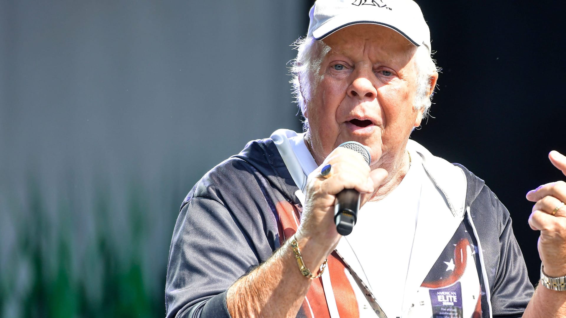 Graham Bonney: Er musste auf Mallorca im Krankenhaus behandelt werden. Graham Bonney: Er musste auf Mallorca im Krankenhaus behandelt werden.