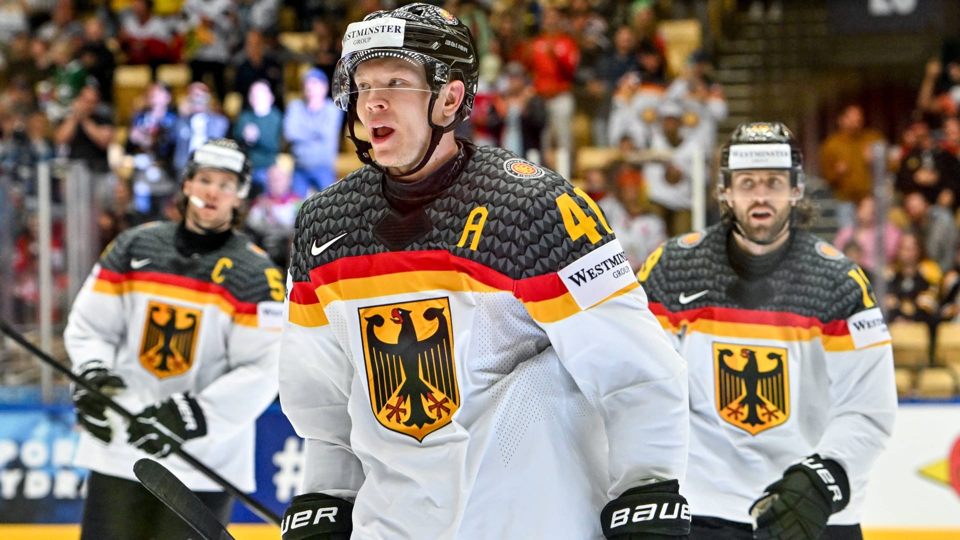 Jonas Müller (vorne): Der deutsche Nationalspieler ist mit seinem Team bei den Olympischen Spielen dabei. Jonas Müller (vorne): Der deutsche Nationalspieler ist mit seinem Team bei den Olympischen Spielen dabei.