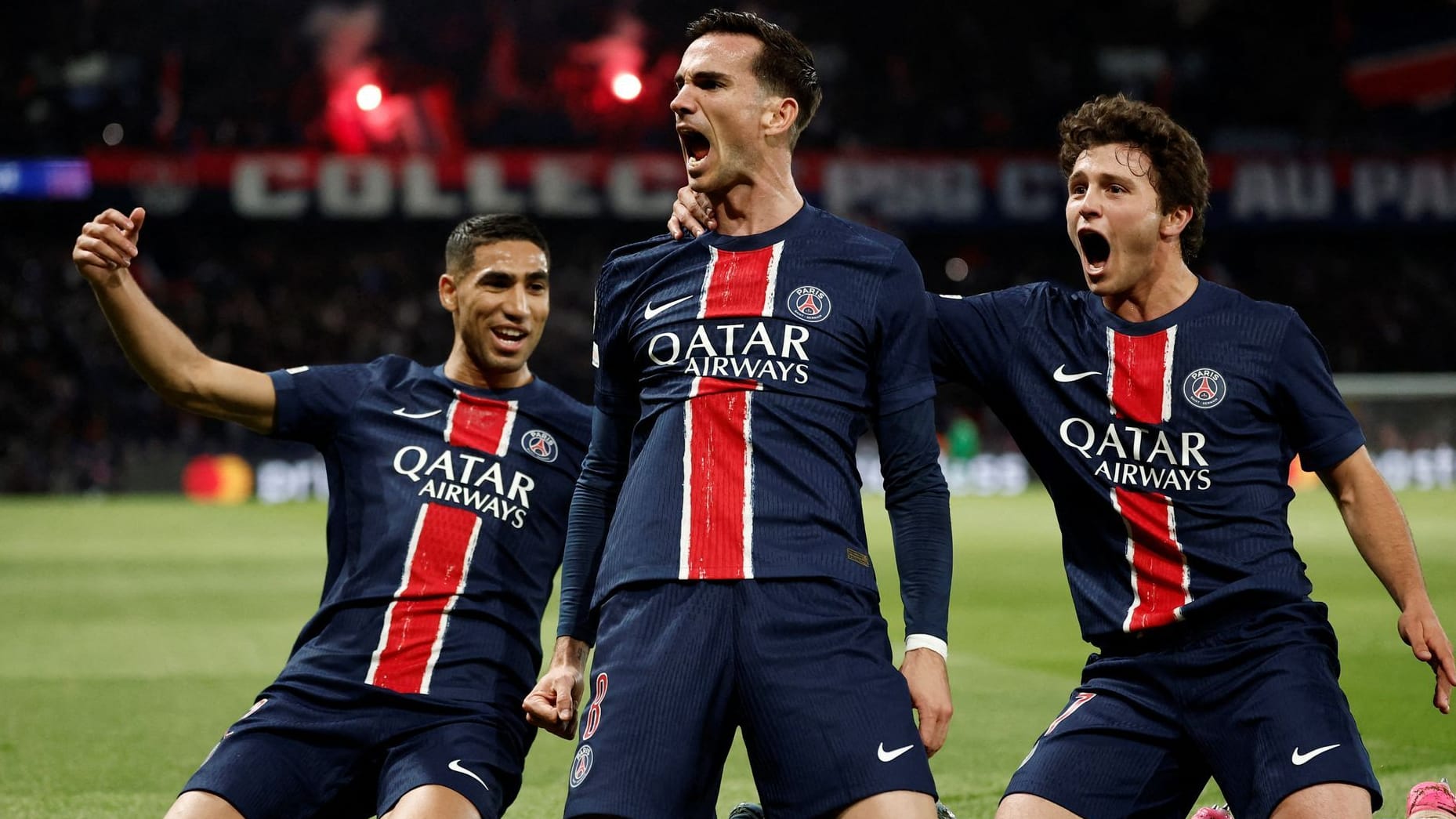 Jubel: Die PSG-Stars Hakimi, Fábian Ruiz und João Neves (v. li.) feiern im Rückspiel gegen Arsenal. Jubel: Die PSG-Stars Hakimi, Fábian Ruiz und João Neves (v. li.) feiern im Rückspiel gegen Arsenal.