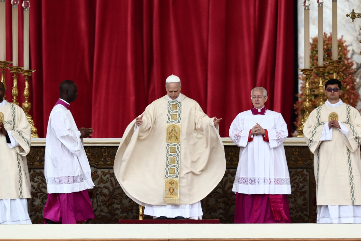 Papst Leo XIV. am Sonntag im Petersdom