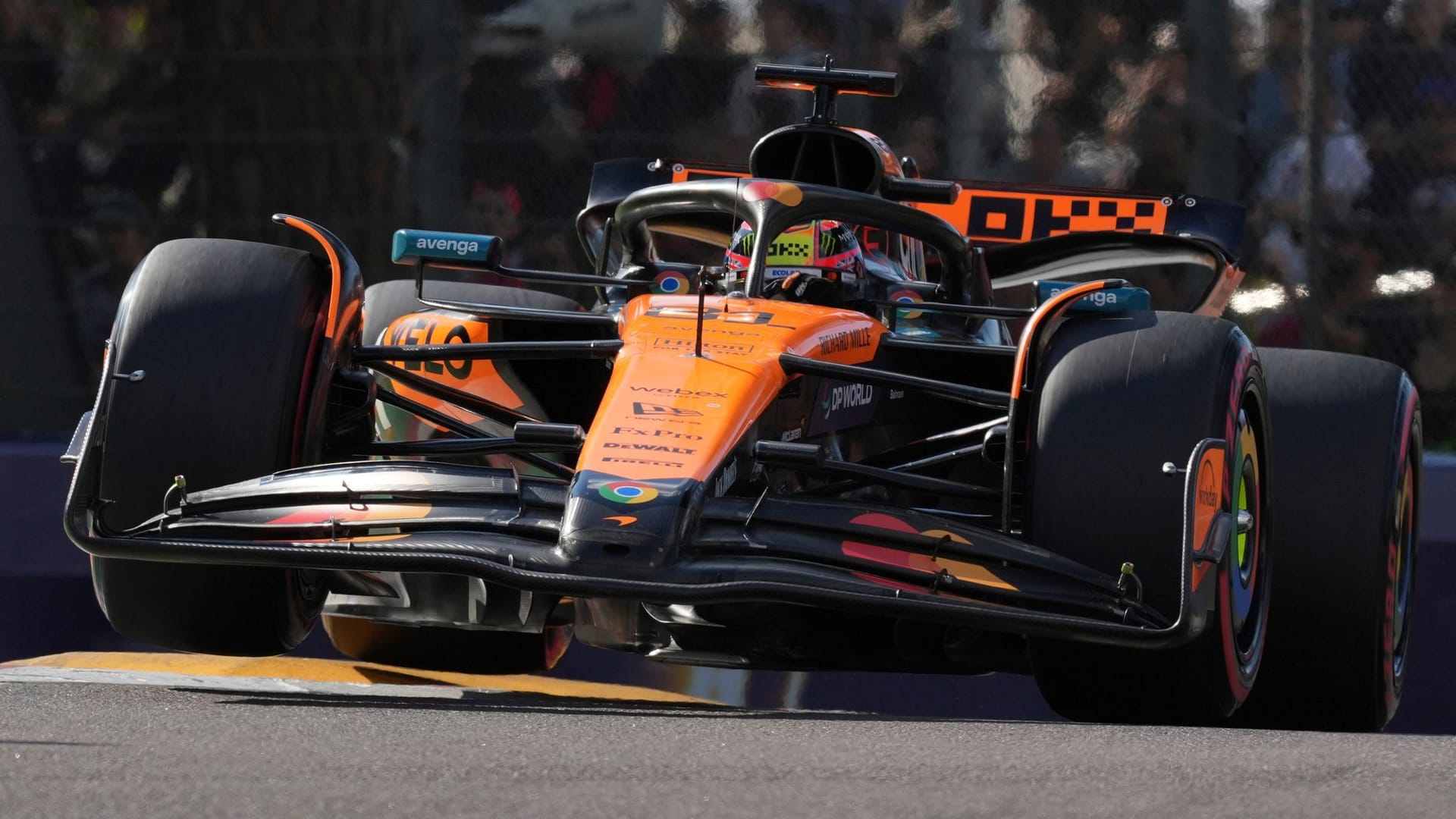 Mit hauchdünnem Vorsprung durchgesetzt: Oscar Piastri auf der Strecke in Imola. Mit hauchdünnem Vorsprung durchgesetzt: Oscar Piastri auf der Strecke in Imola.