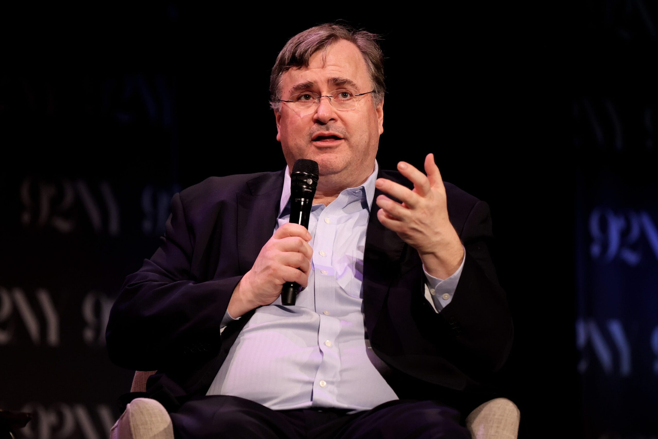Reid Hoffman sagte, dass KI-Bots, die vorgeben, Freunde zu sein, den Nutzern schaden.