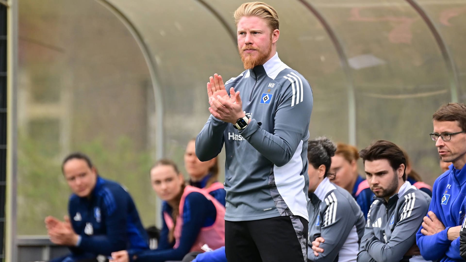 HSV-Trainer Marwin Bolz: Der 27-Jährige trainiert künftig die Frauen des SC Braga in Portugal – und tritt in der Champions League an. HSV-Trainer Marwin Bolz: Der 27-Jährige trainiert künftig die Frauen des SC Braga in Portugal – und tritt in der Champions League an.